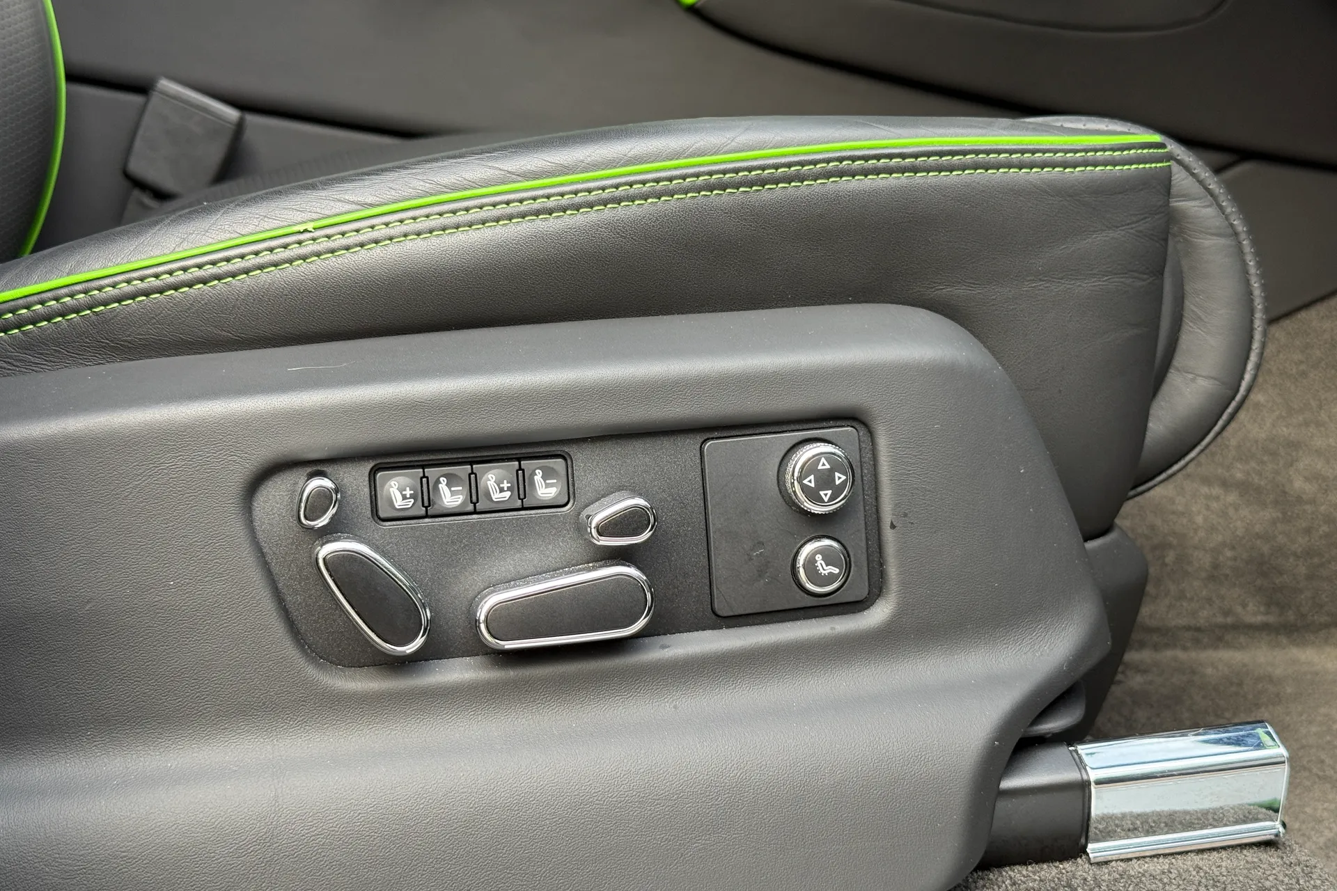 Bentley BENTAYGA thumbnail image number 19