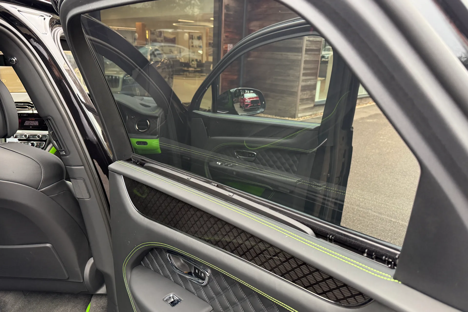 Bentley BENTAYGA thumbnail image number 54