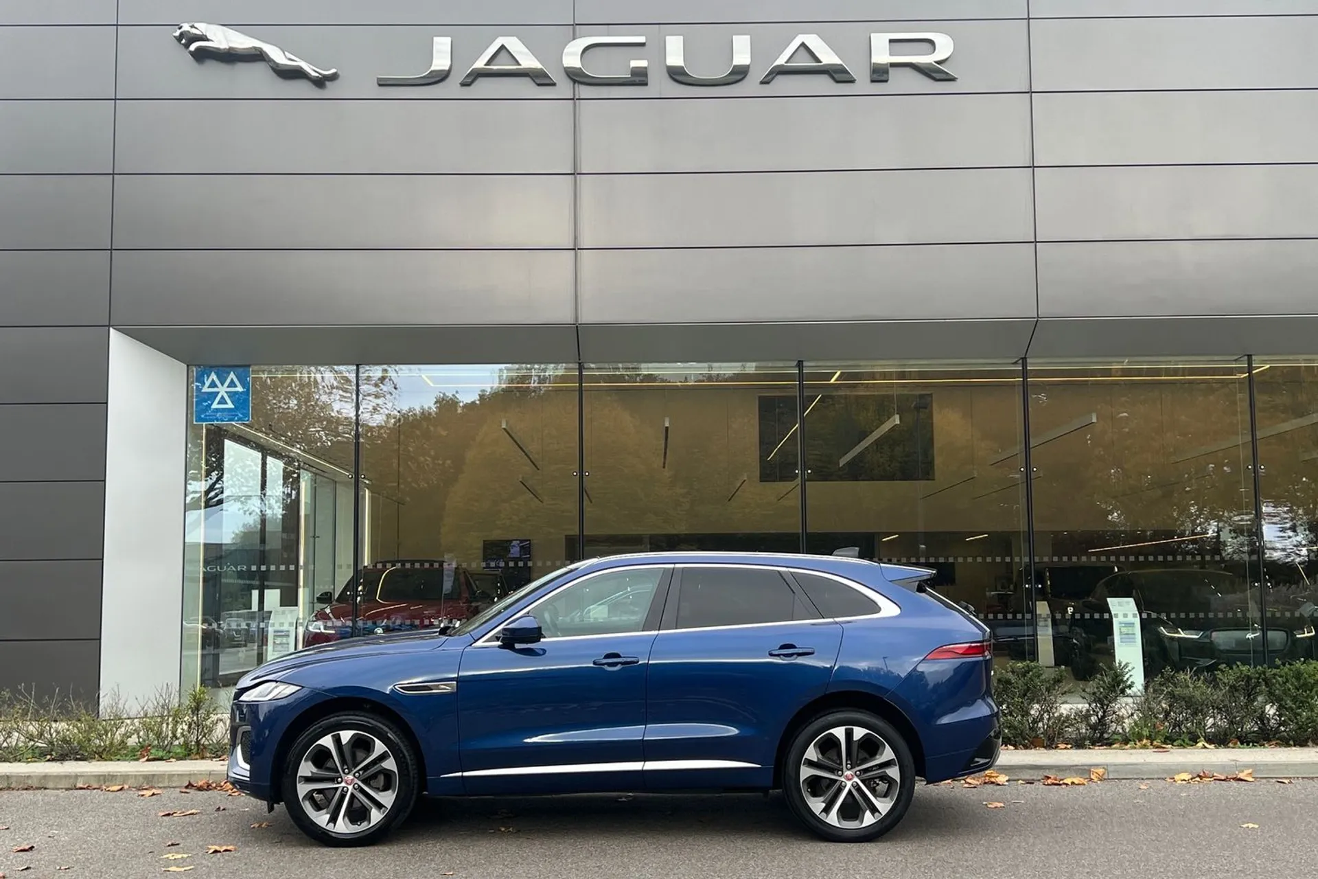 Jaguar F-PACE thumbnail image number 7