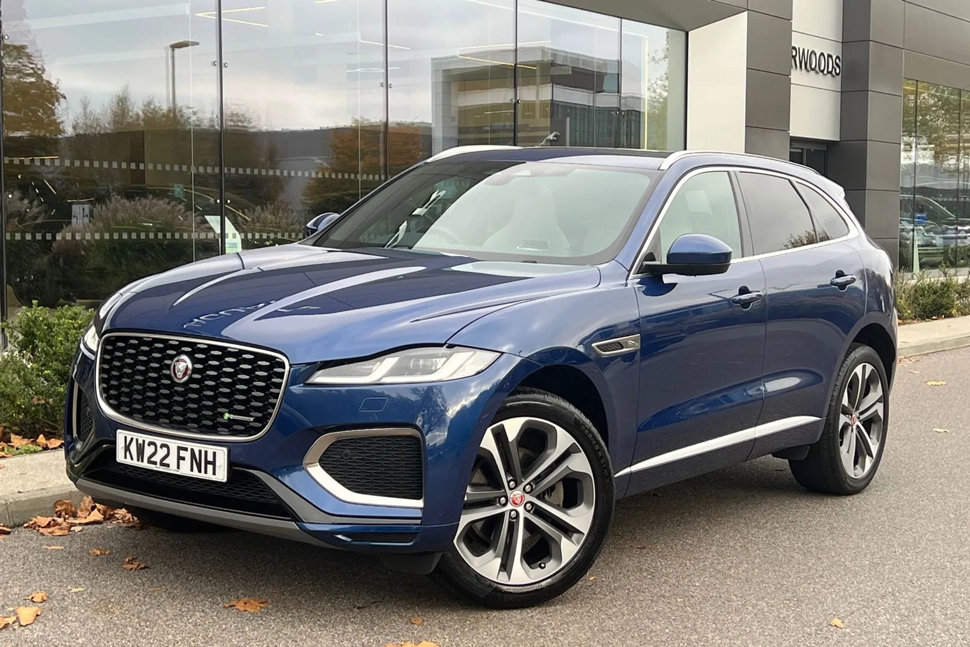 Jaguar F-PACE thumbnail image number 12