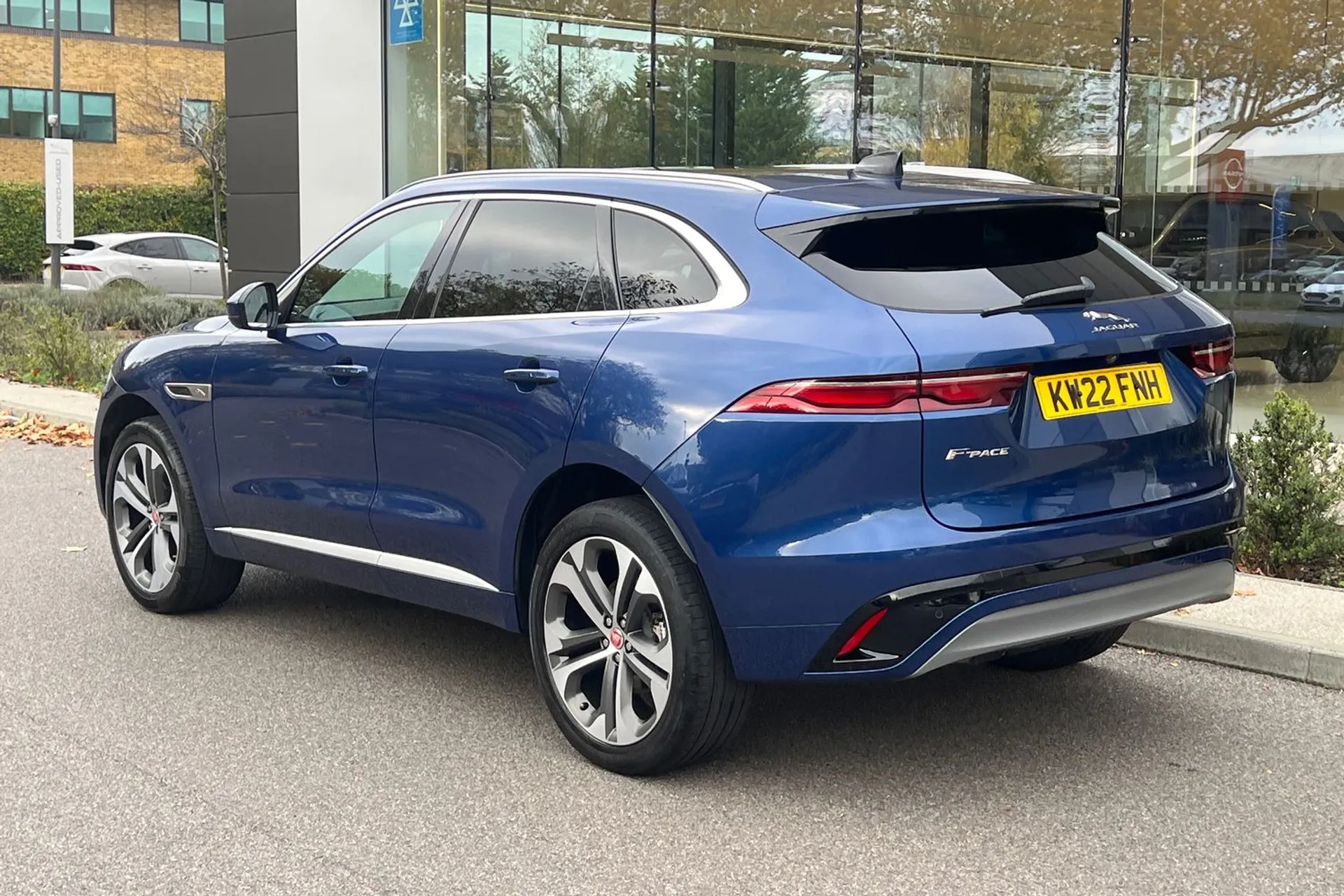 Jaguar F-PACE thumbnail image number 11