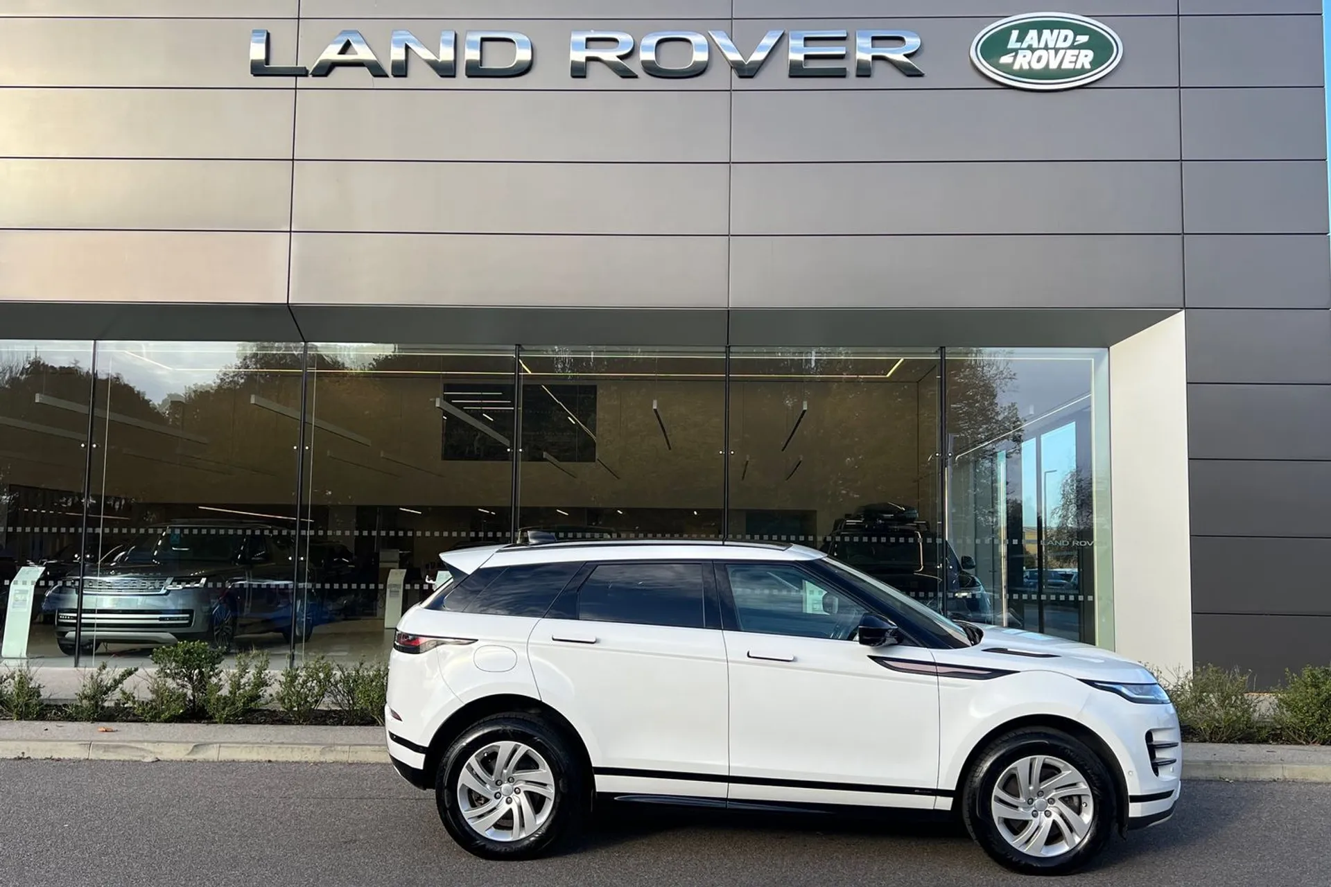 LAND ROVER RANGE ROVER EVOQUE thumbnail image number 2