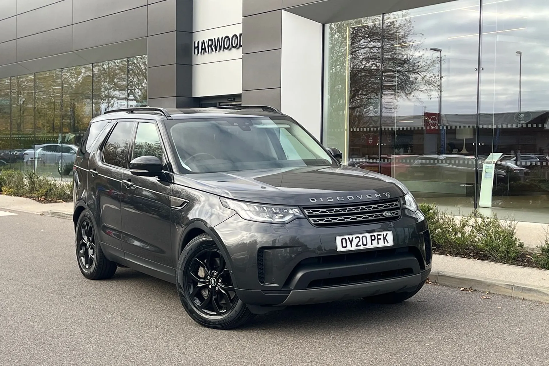 LAND ROVER DISCOVERY focused image