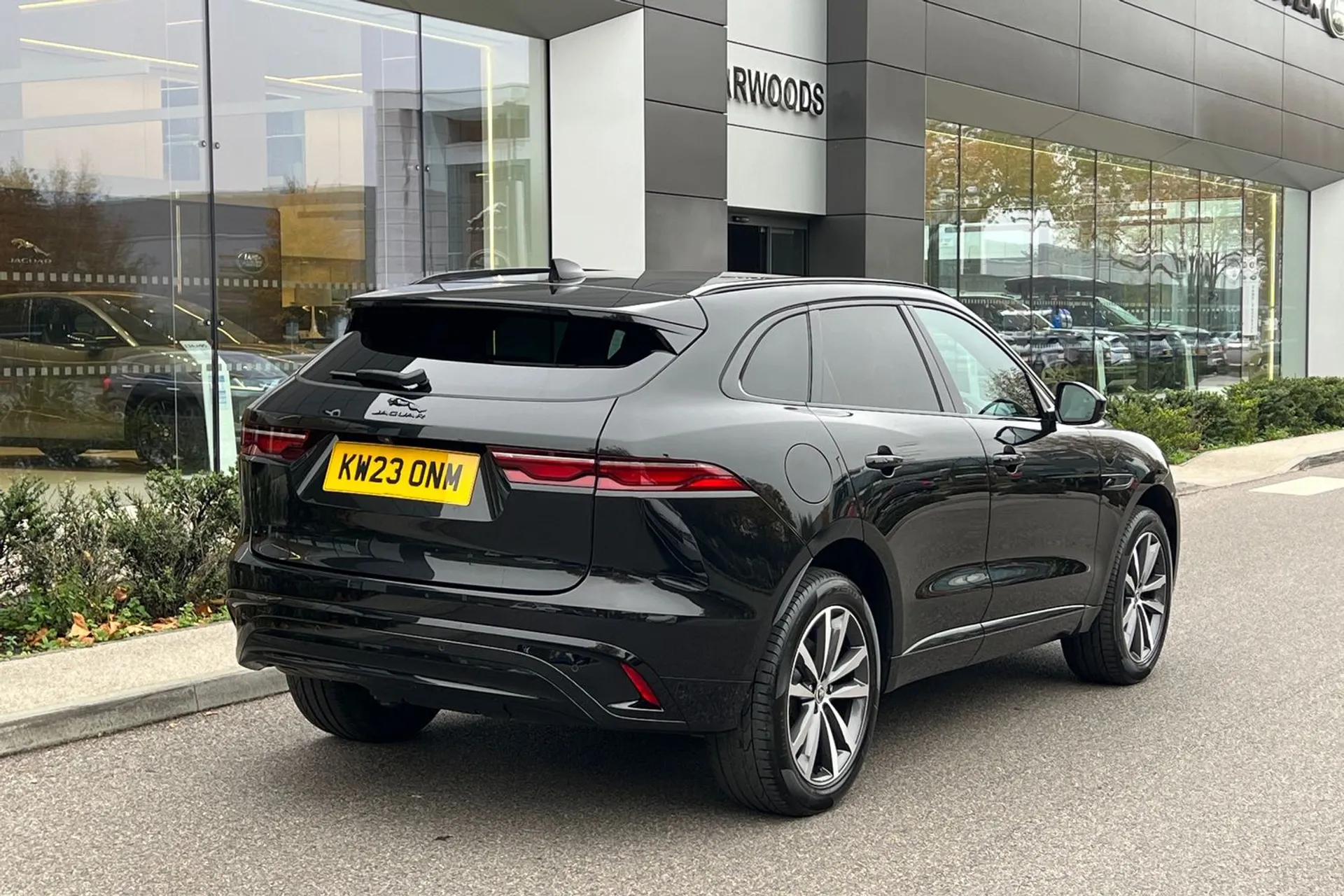 Jaguar F-PACE thumbnail image number 10