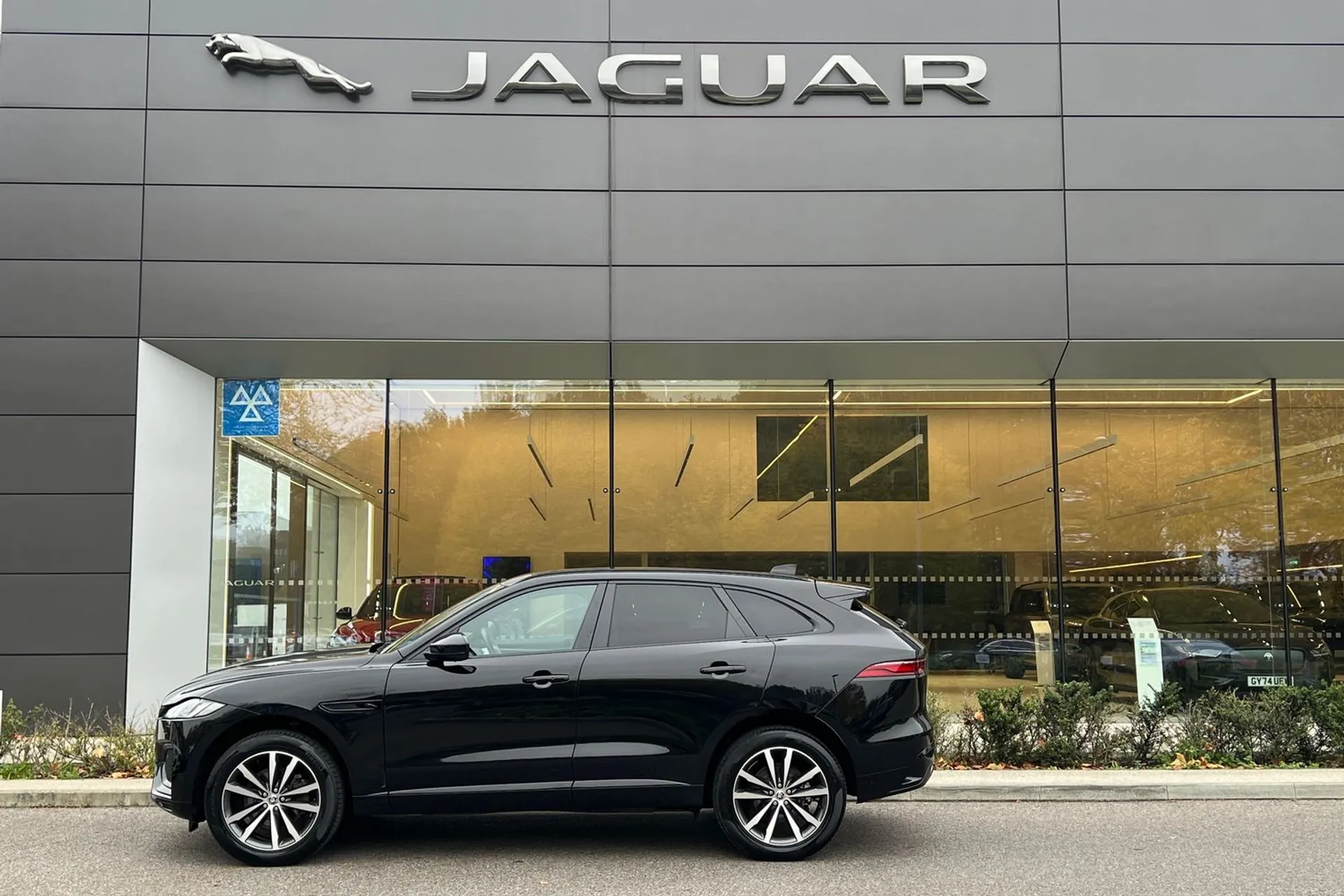 Jaguar F-PACE thumbnail image number 8