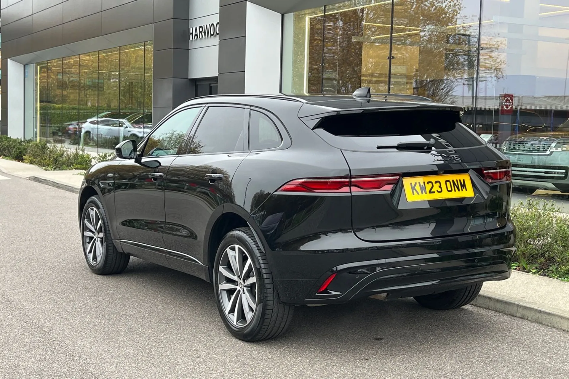 Jaguar F-PACE thumbnail image number 12