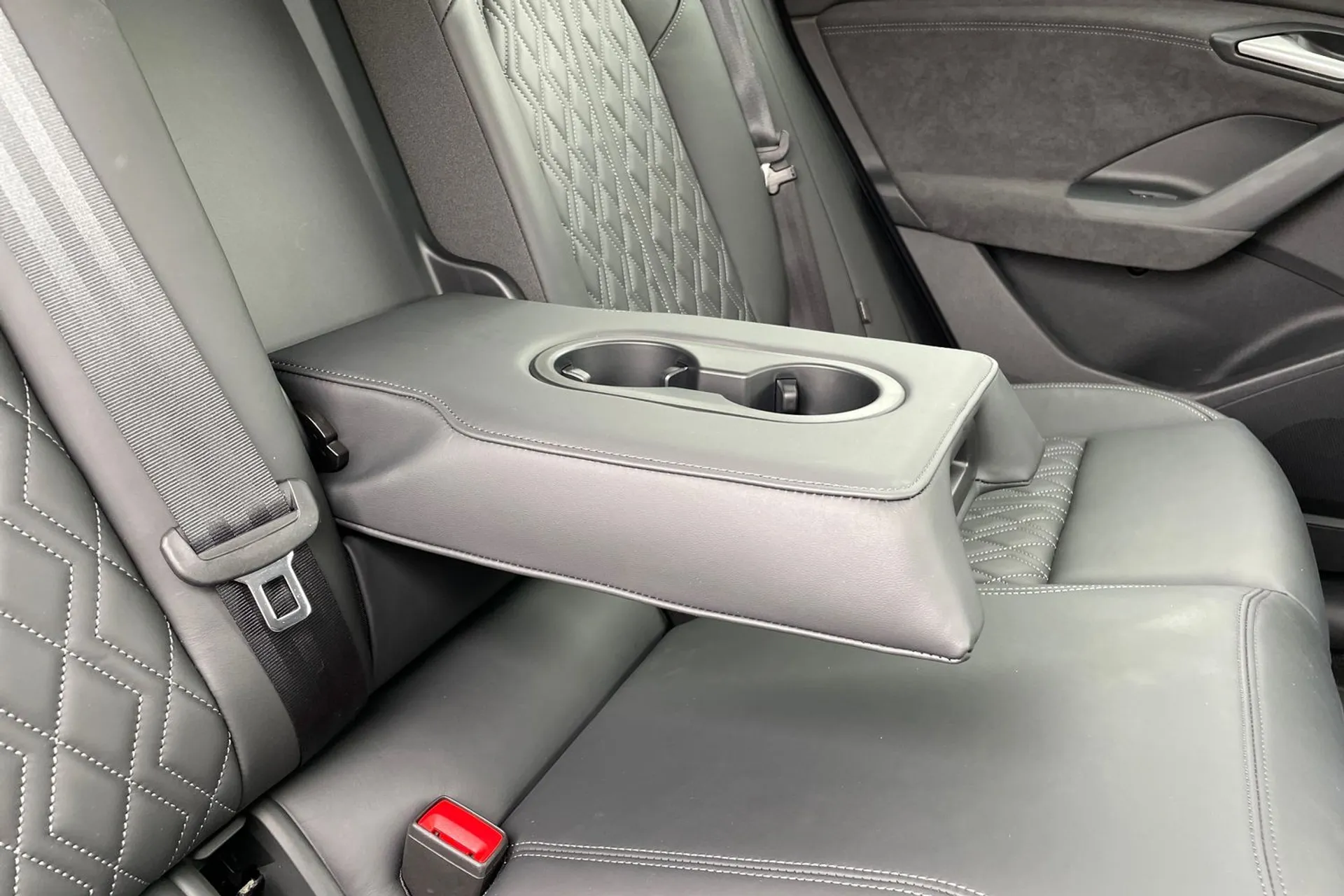 Audi Q6 thumbnail image number 44