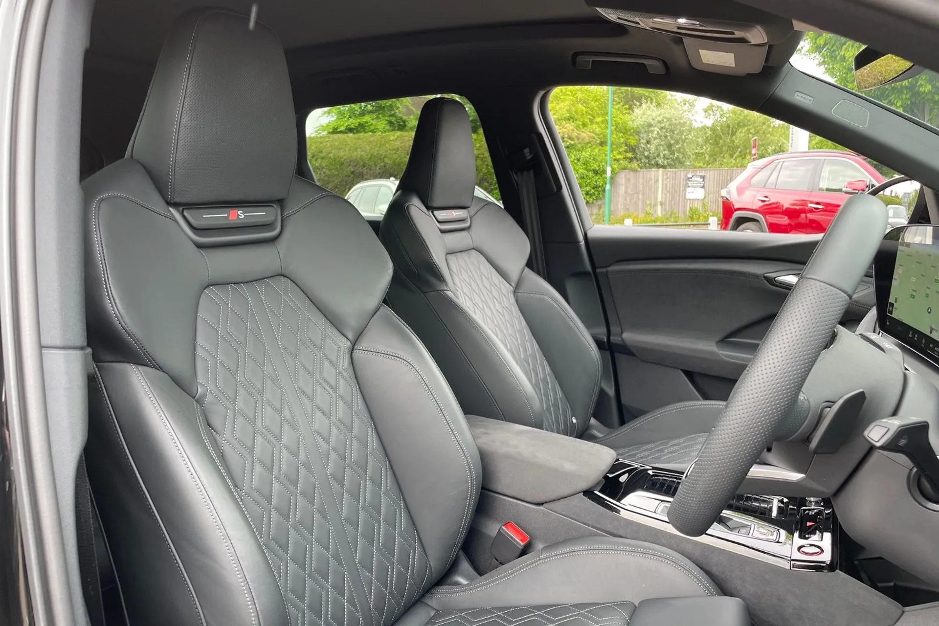Audi Q6 thumbnail image number 23