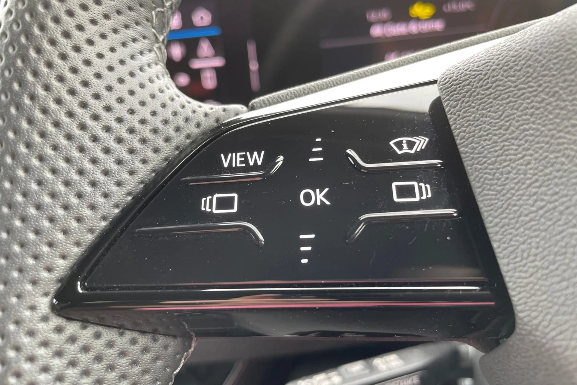 Audi Q6 thumbnail image number 18