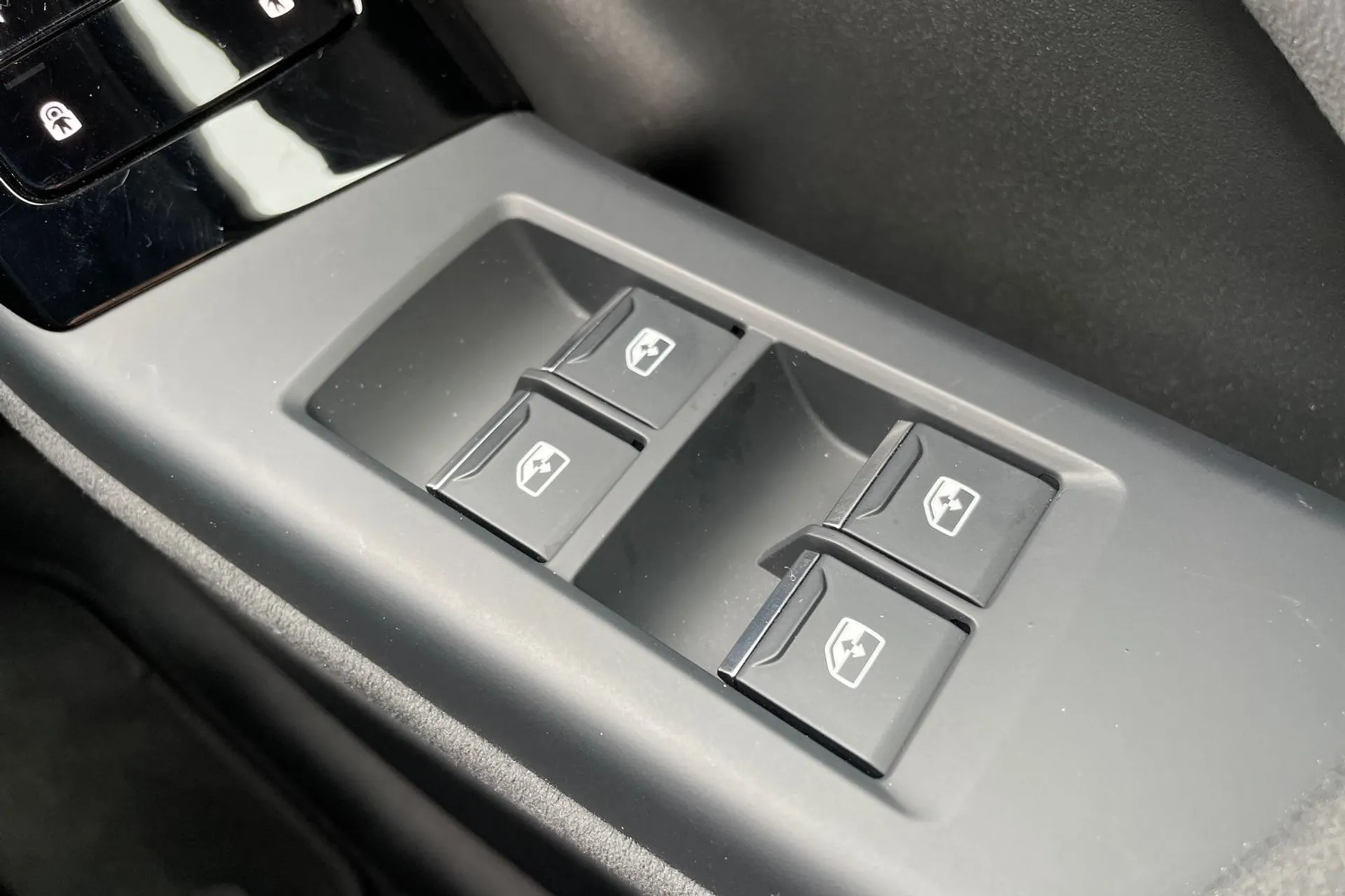 Audi Q6 thumbnail image number 16