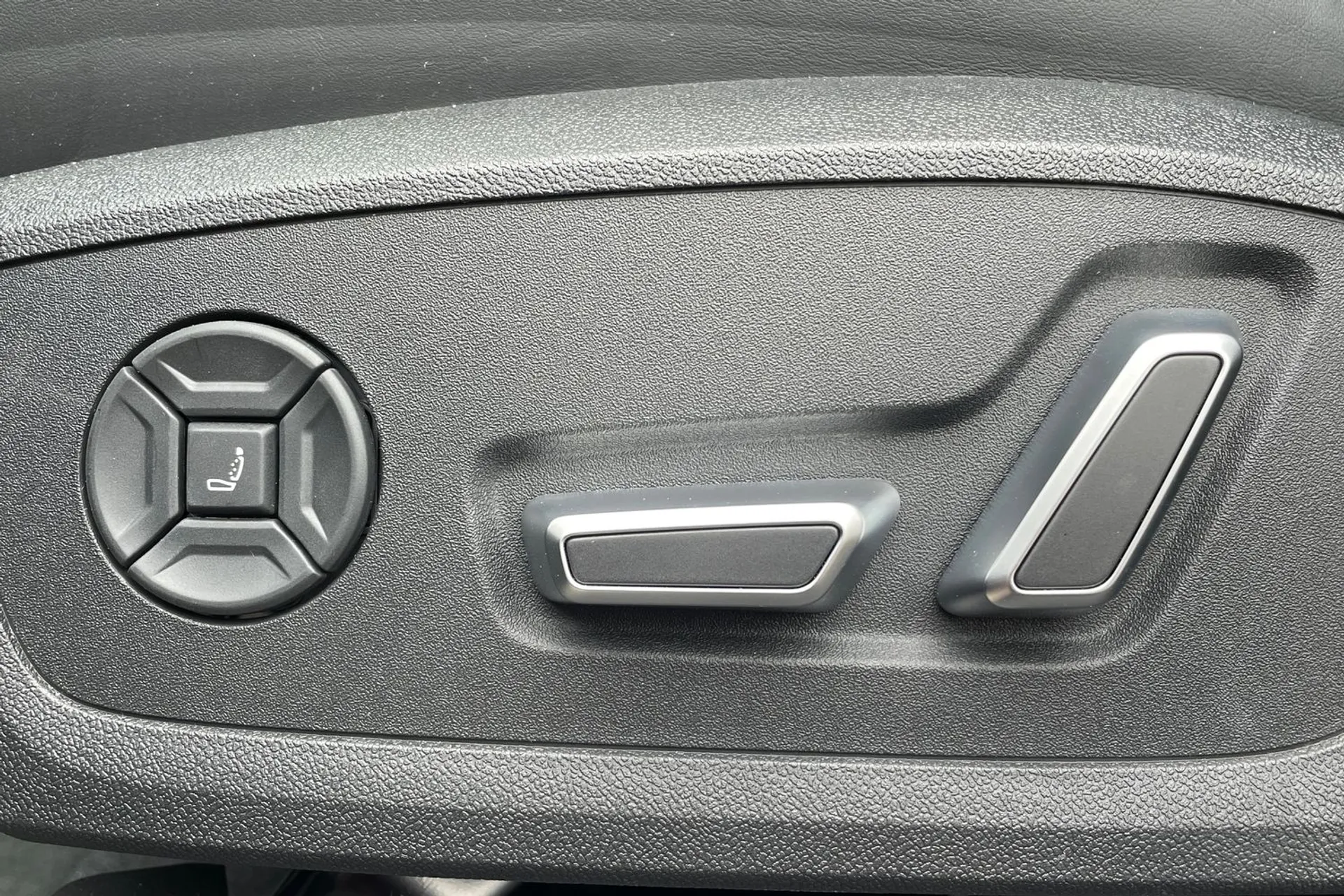 Audi Q6 thumbnail image number 40