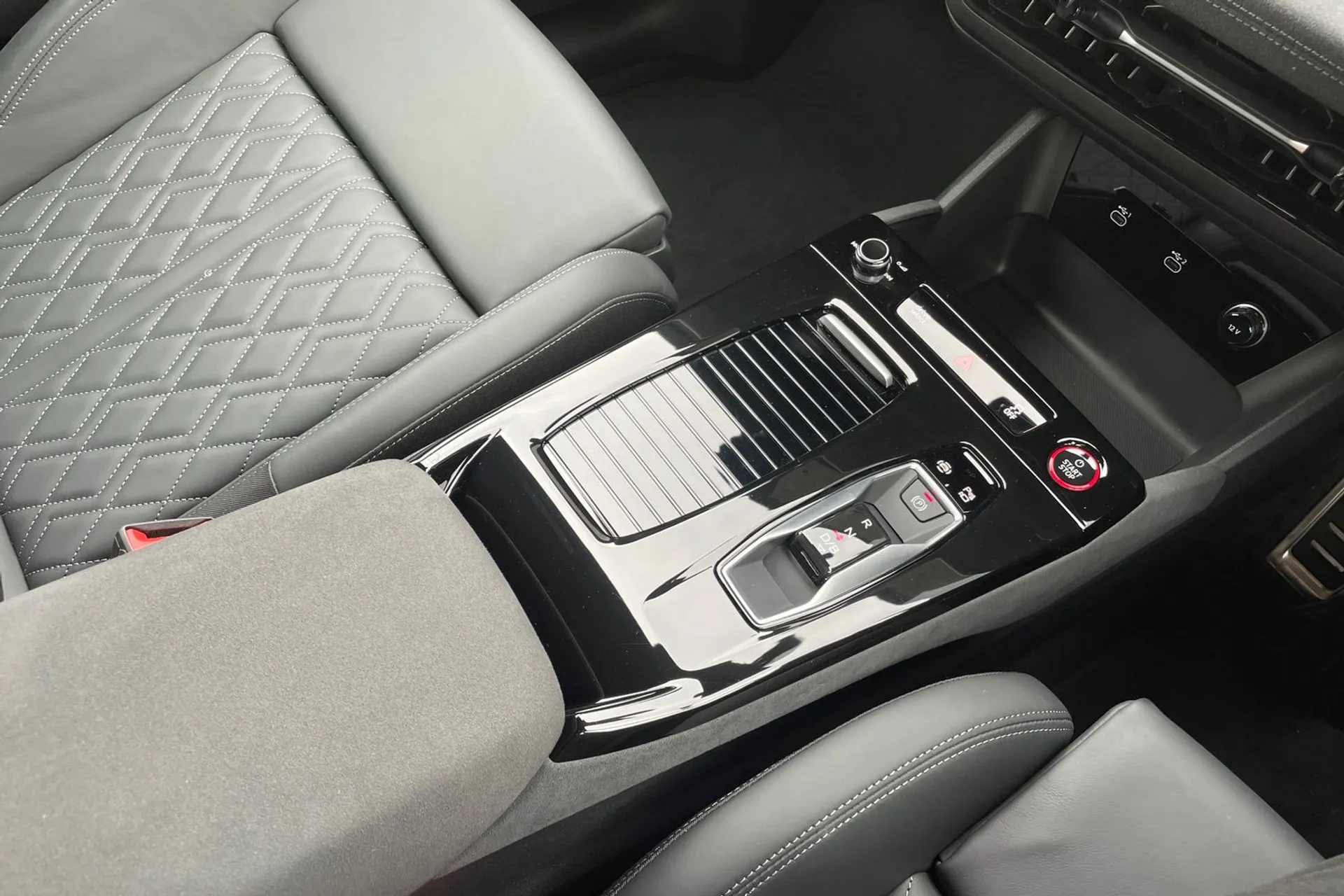 Audi Q6 thumbnail image number 36