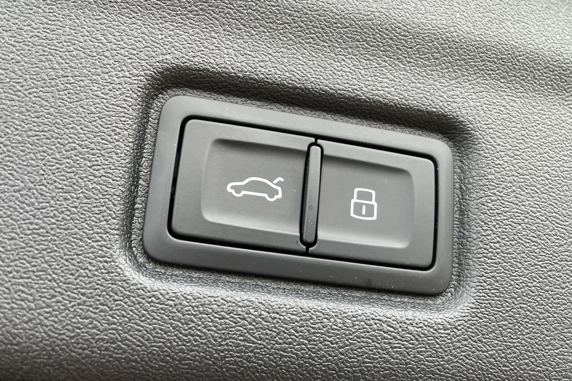 Audi Q6 thumbnail image number 34