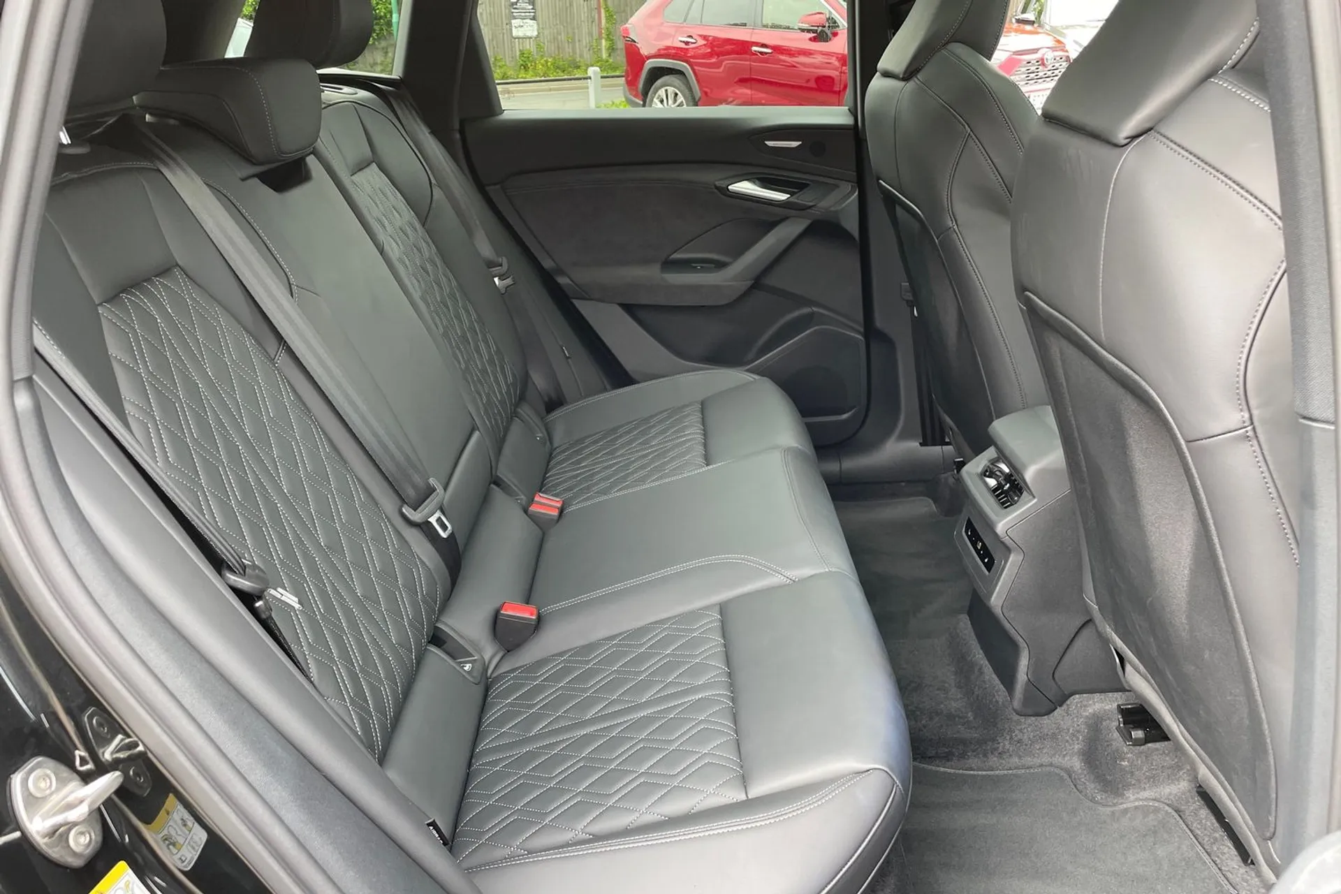 Audi Q6 thumbnail image number 43