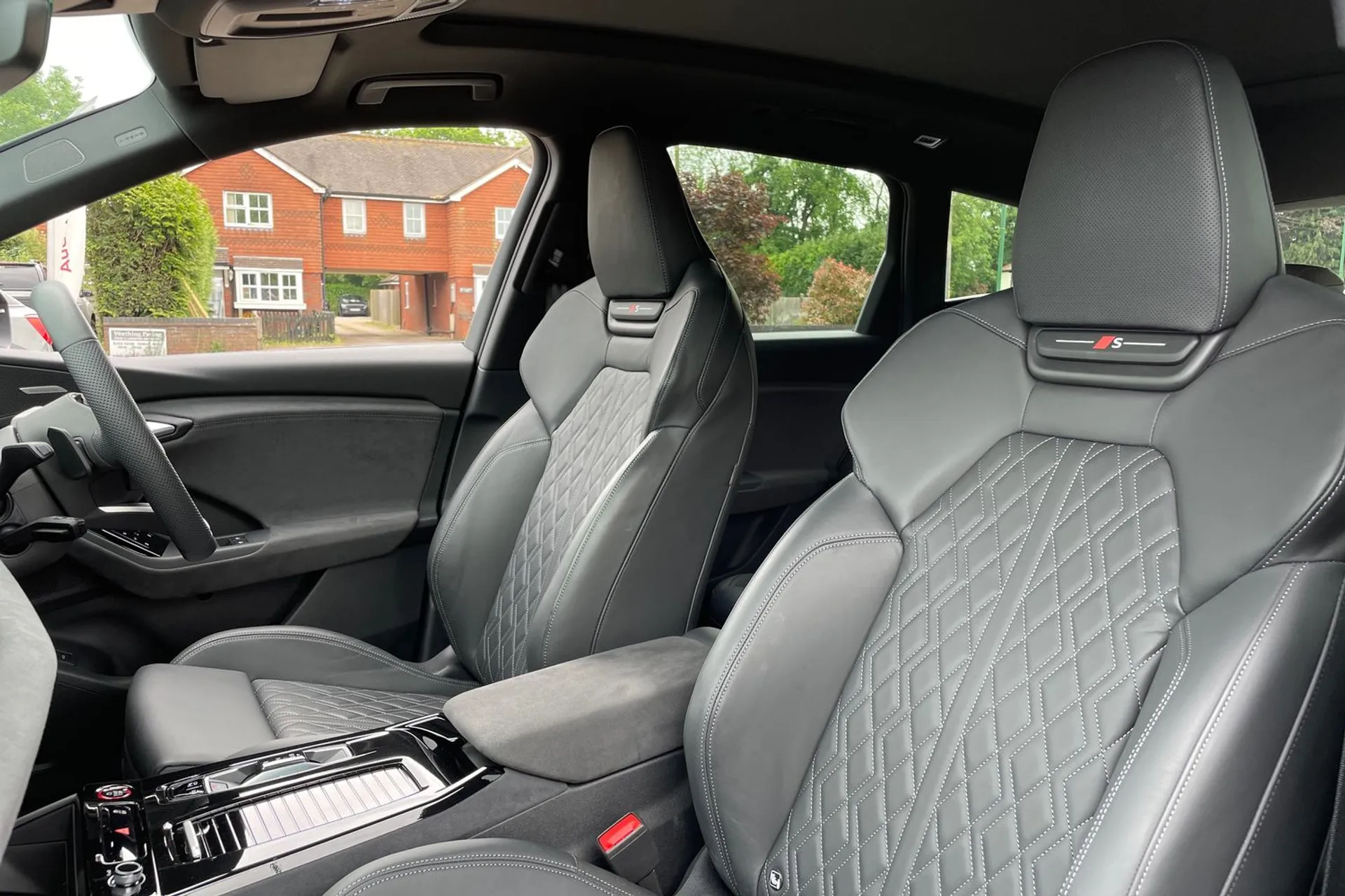 Audi Q6 thumbnail image number 26