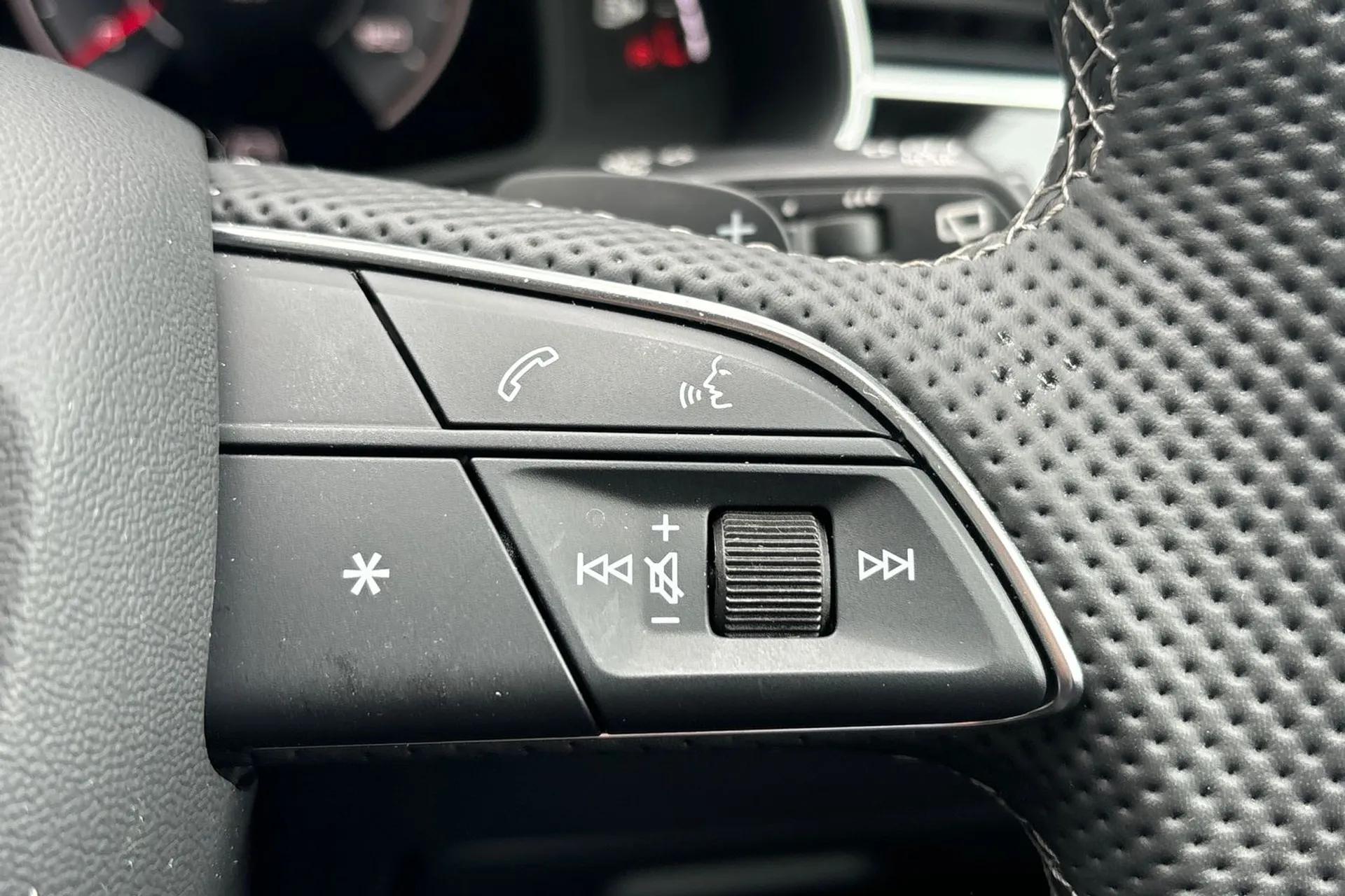 Audi Q7 thumbnail image number 38