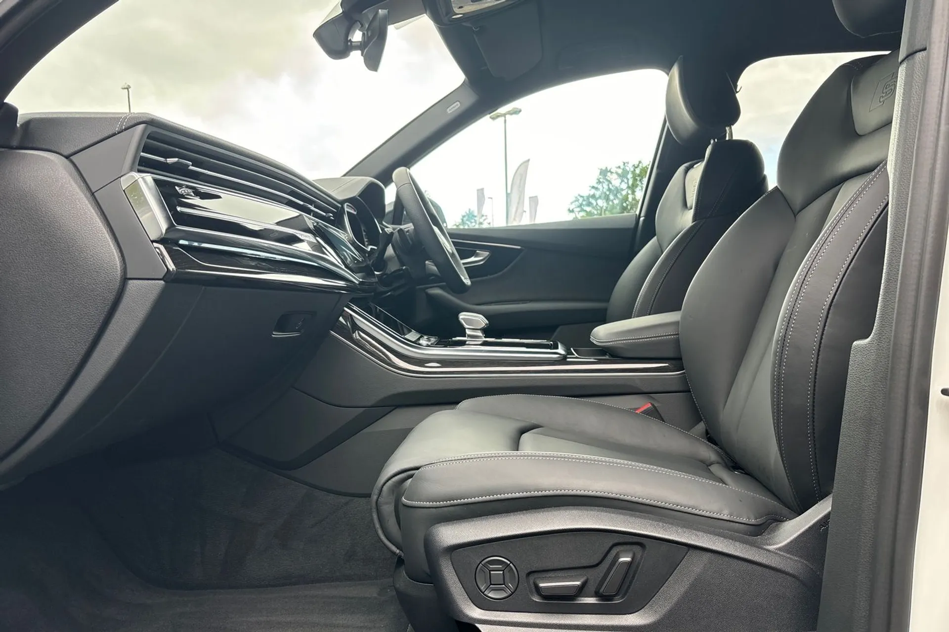 Audi Q7 thumbnail image number 28