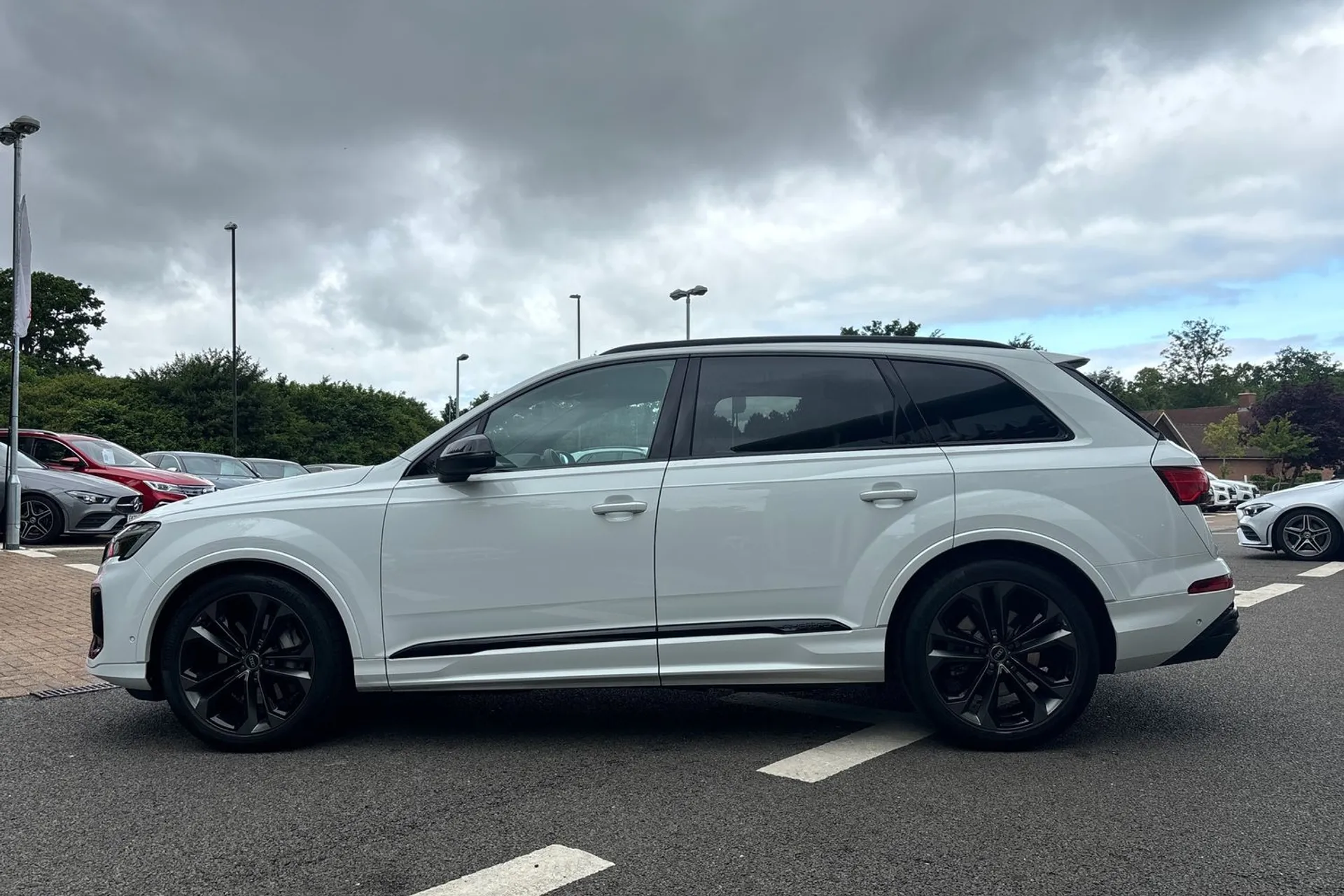 Audi Q7 thumbnail image number 10