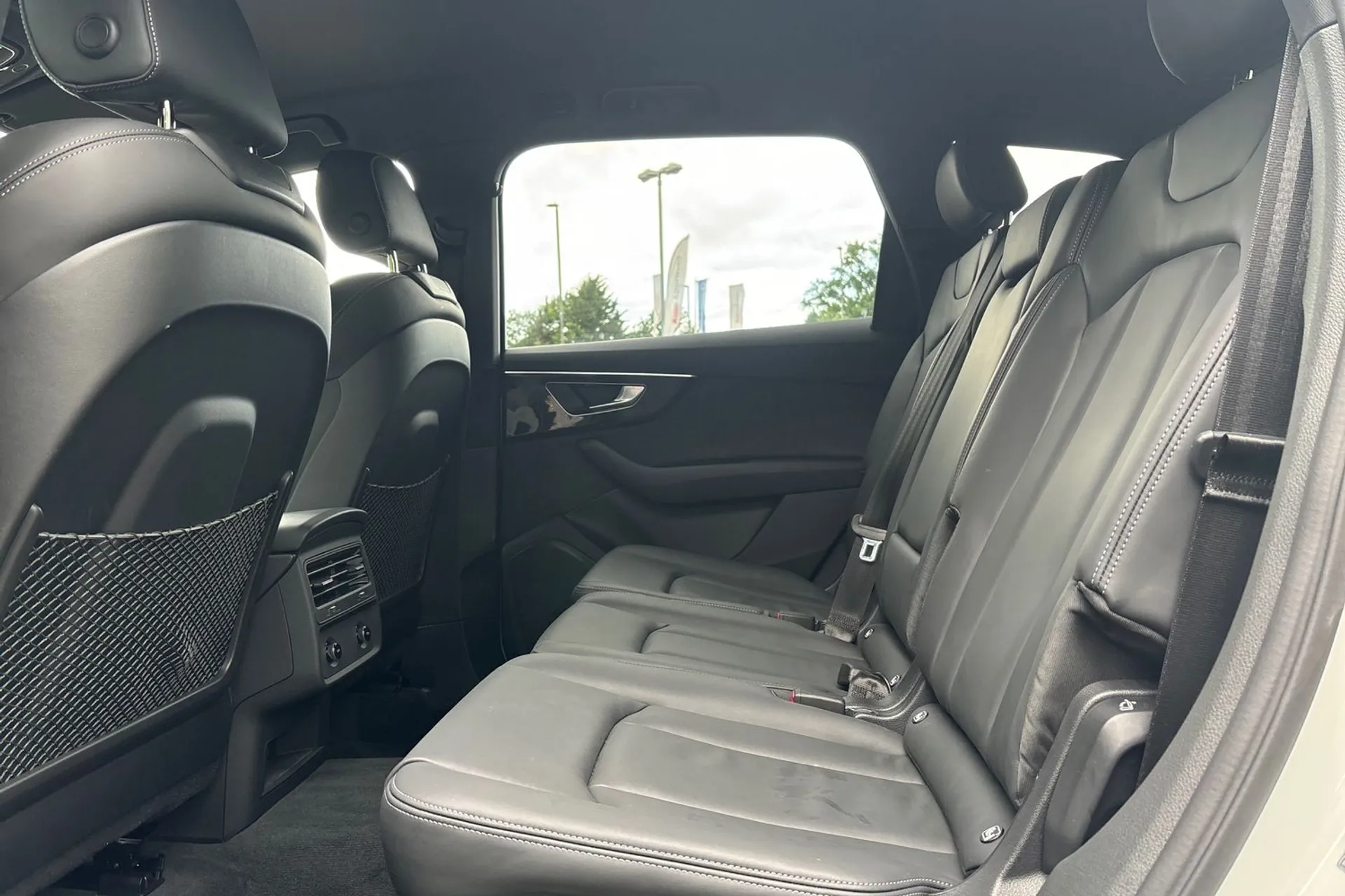 Audi Q7 thumbnail image number 30