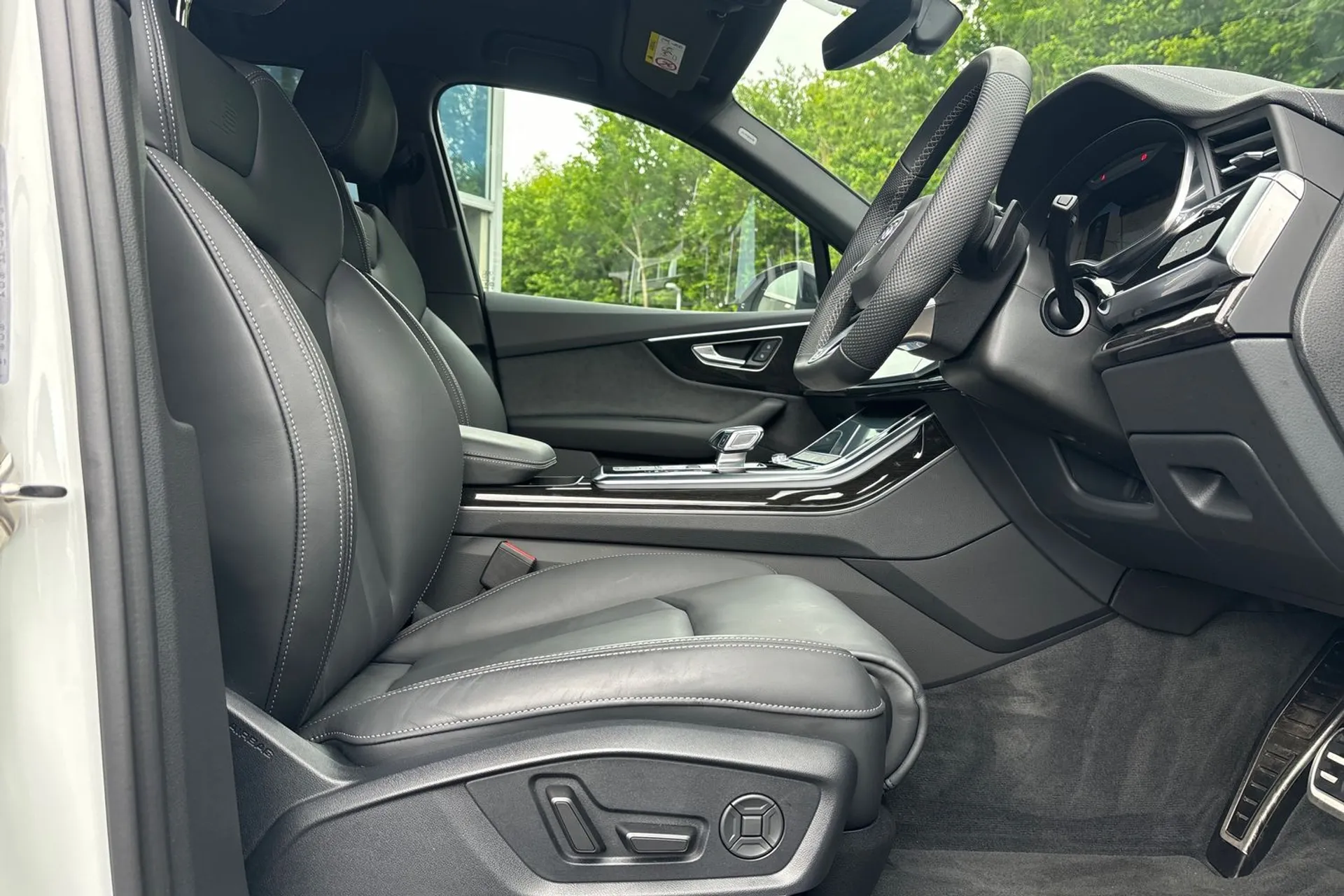 Audi Q7 thumbnail image number 25