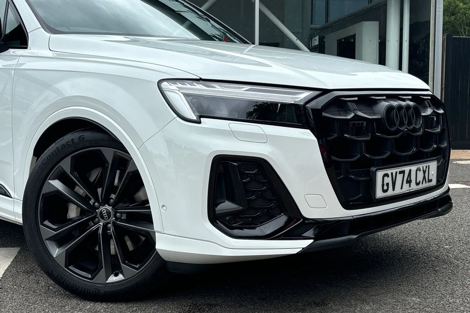 Audi Q7 thumbnail image number 2