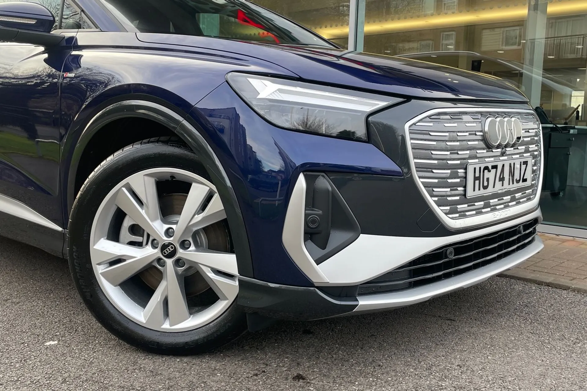 Audi Q4 thumbnail image number 12