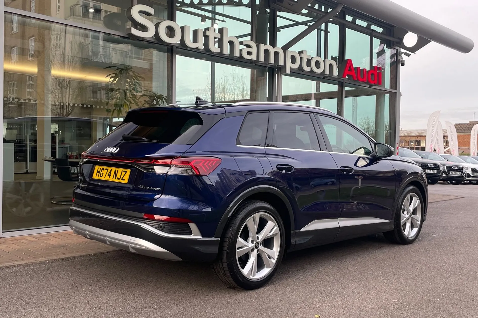 Audi Q4 thumbnail image number 14