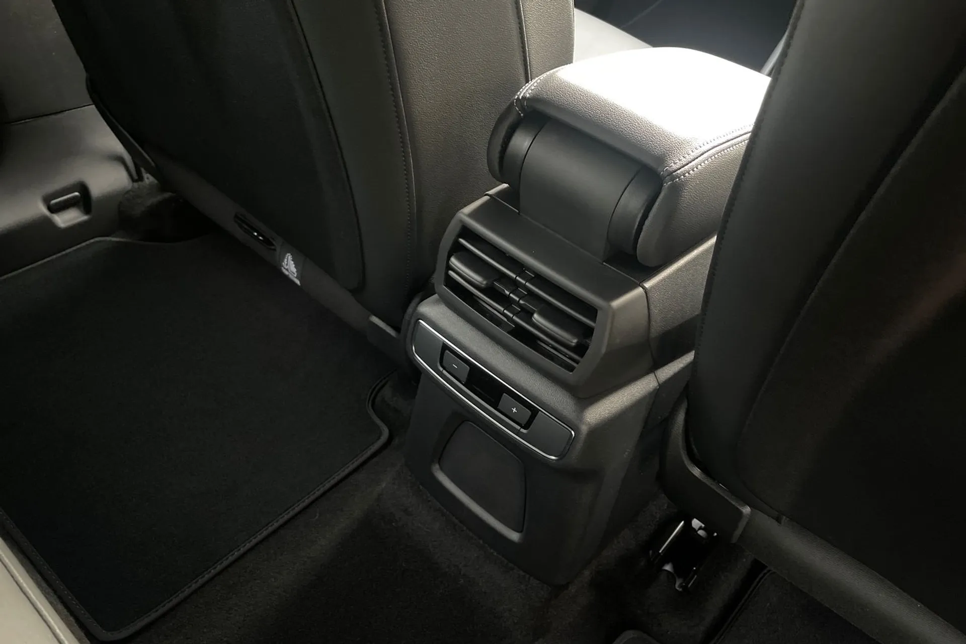 Audi Q4 thumbnail image number 88