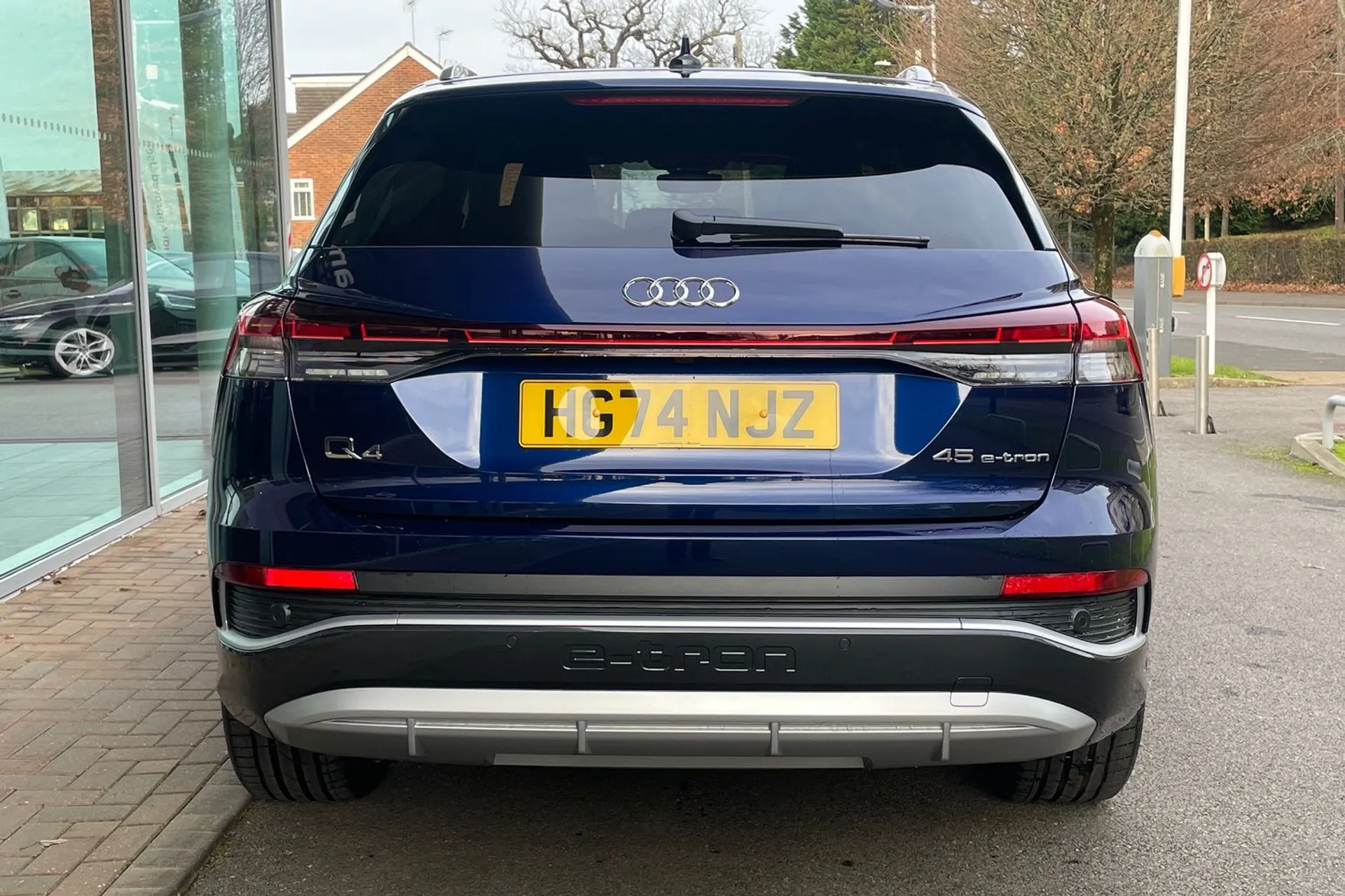 Audi Q4 thumbnail image number 16