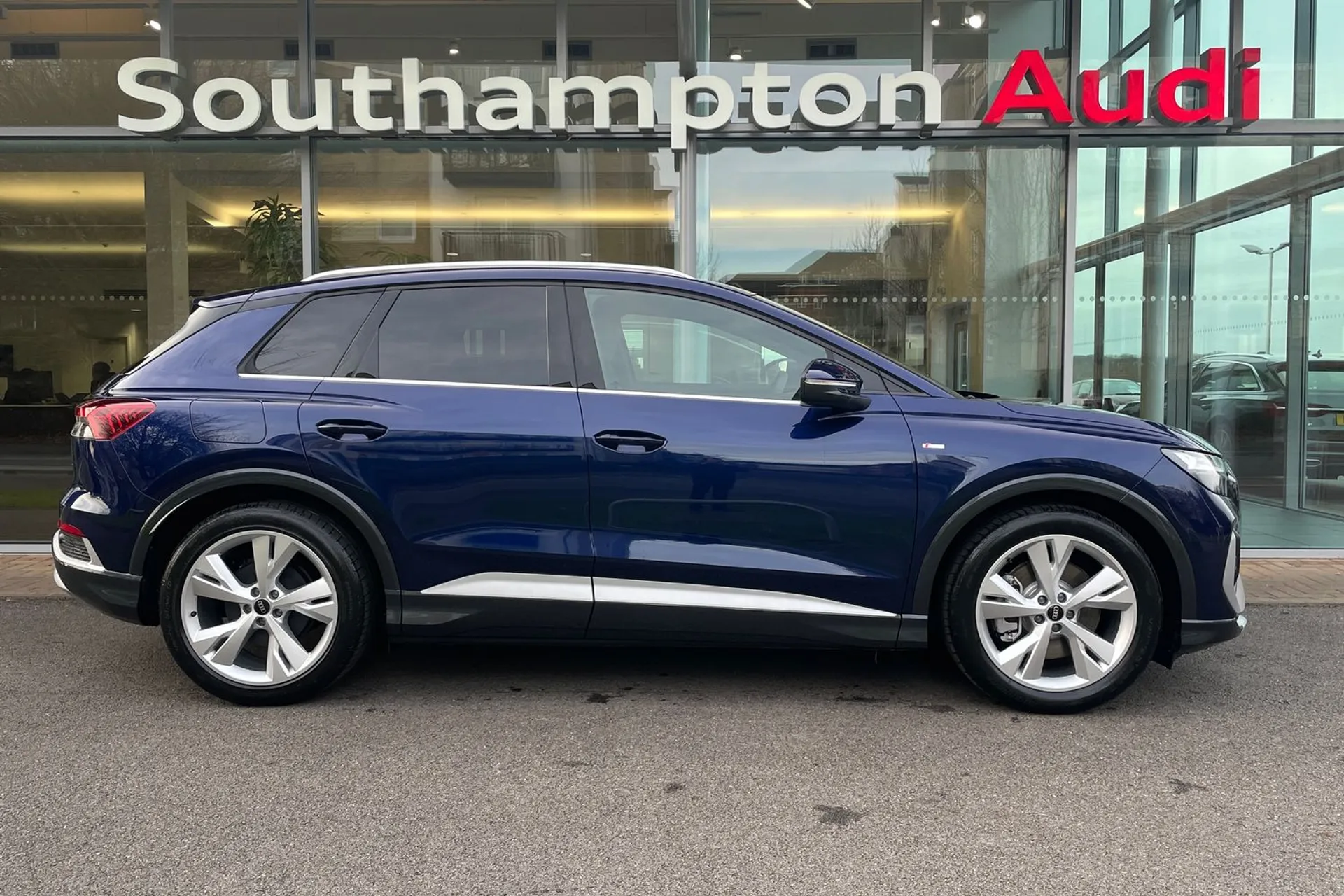 Audi Q4 thumbnail image number 3