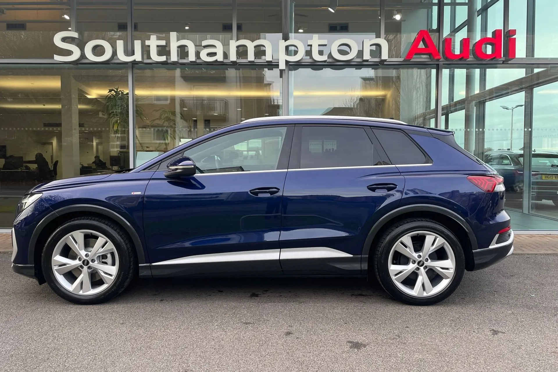 Audi Q4 thumbnail image number 20