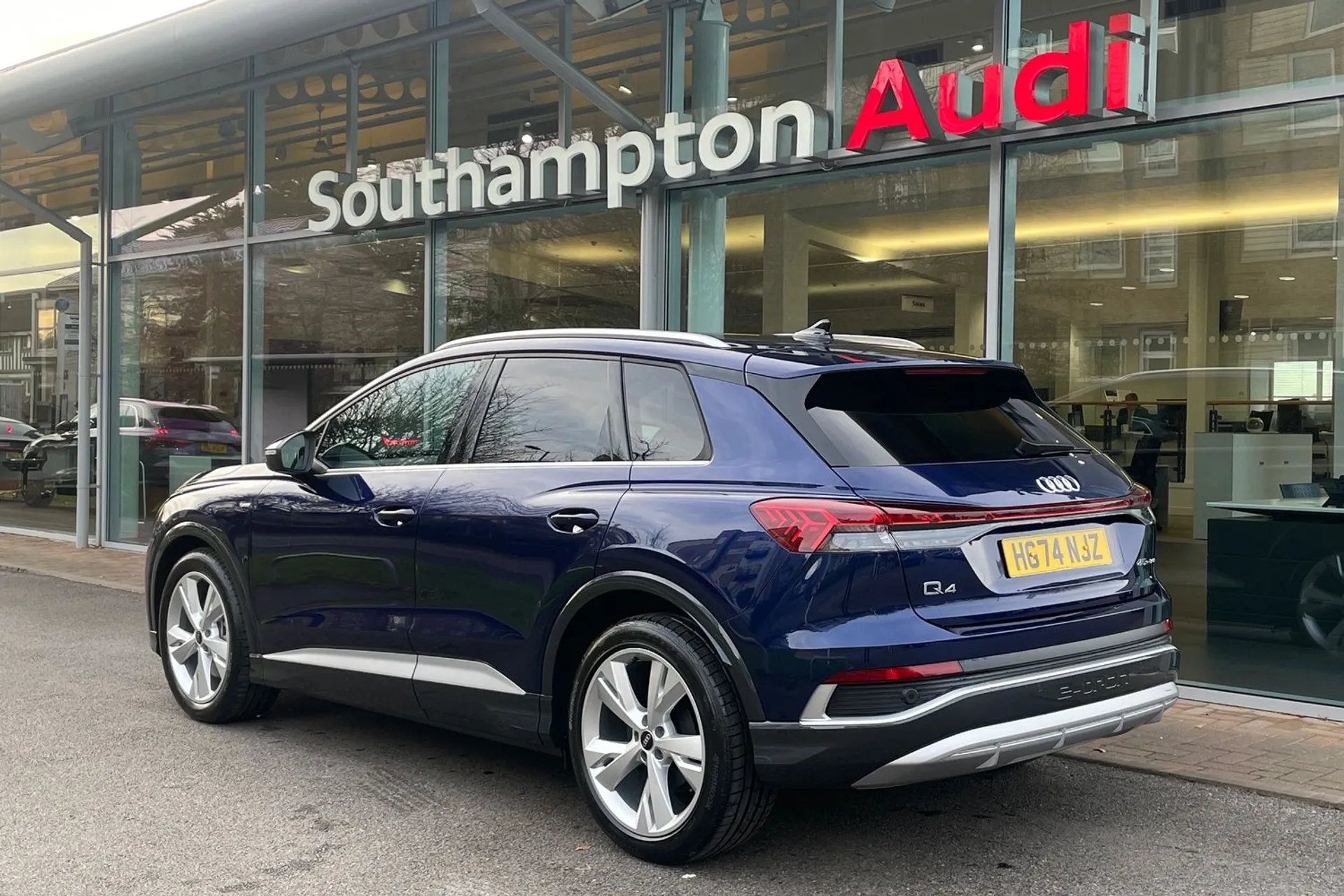 Audi Q4 thumbnail image number 18