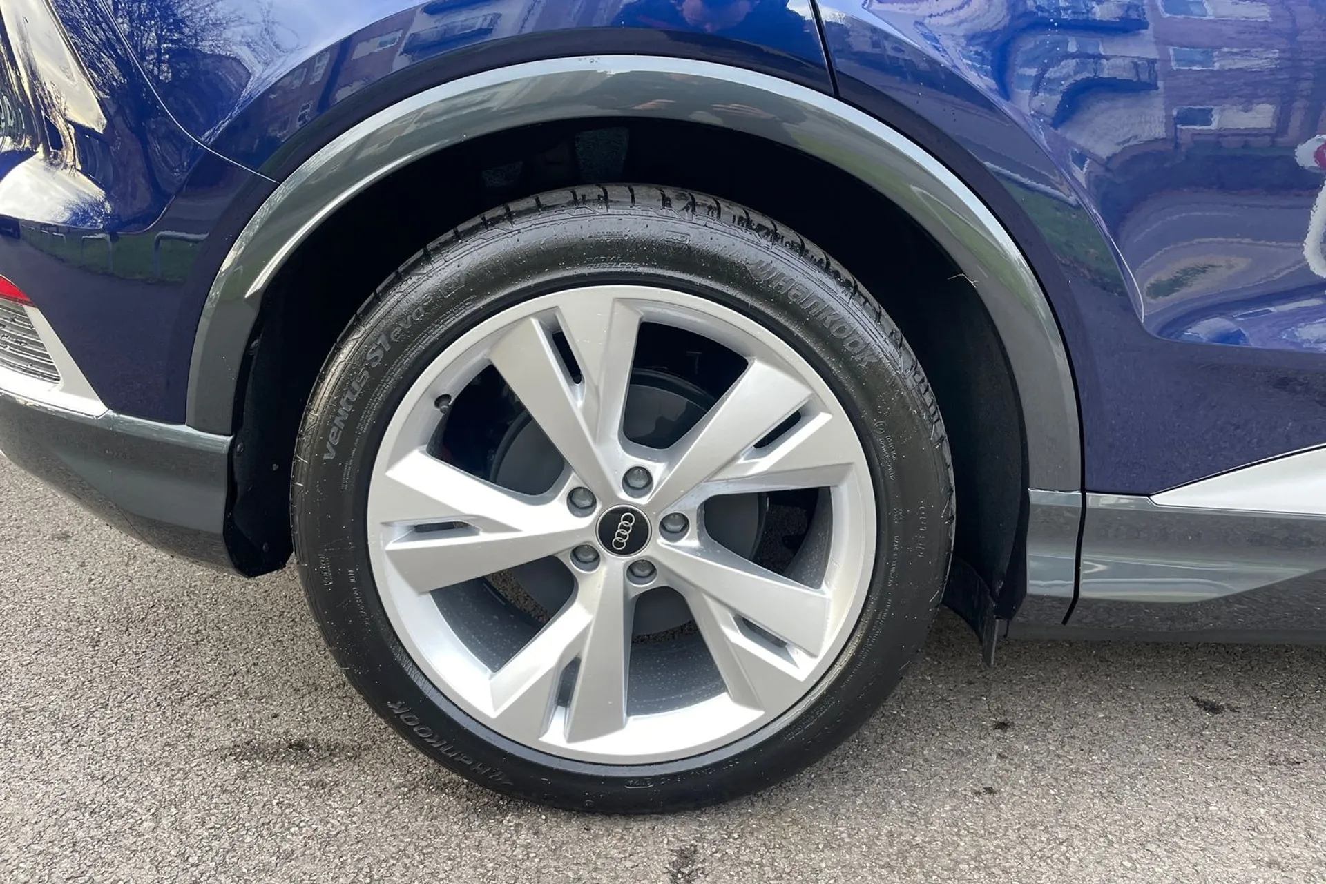 Audi Q4 thumbnail image number 26