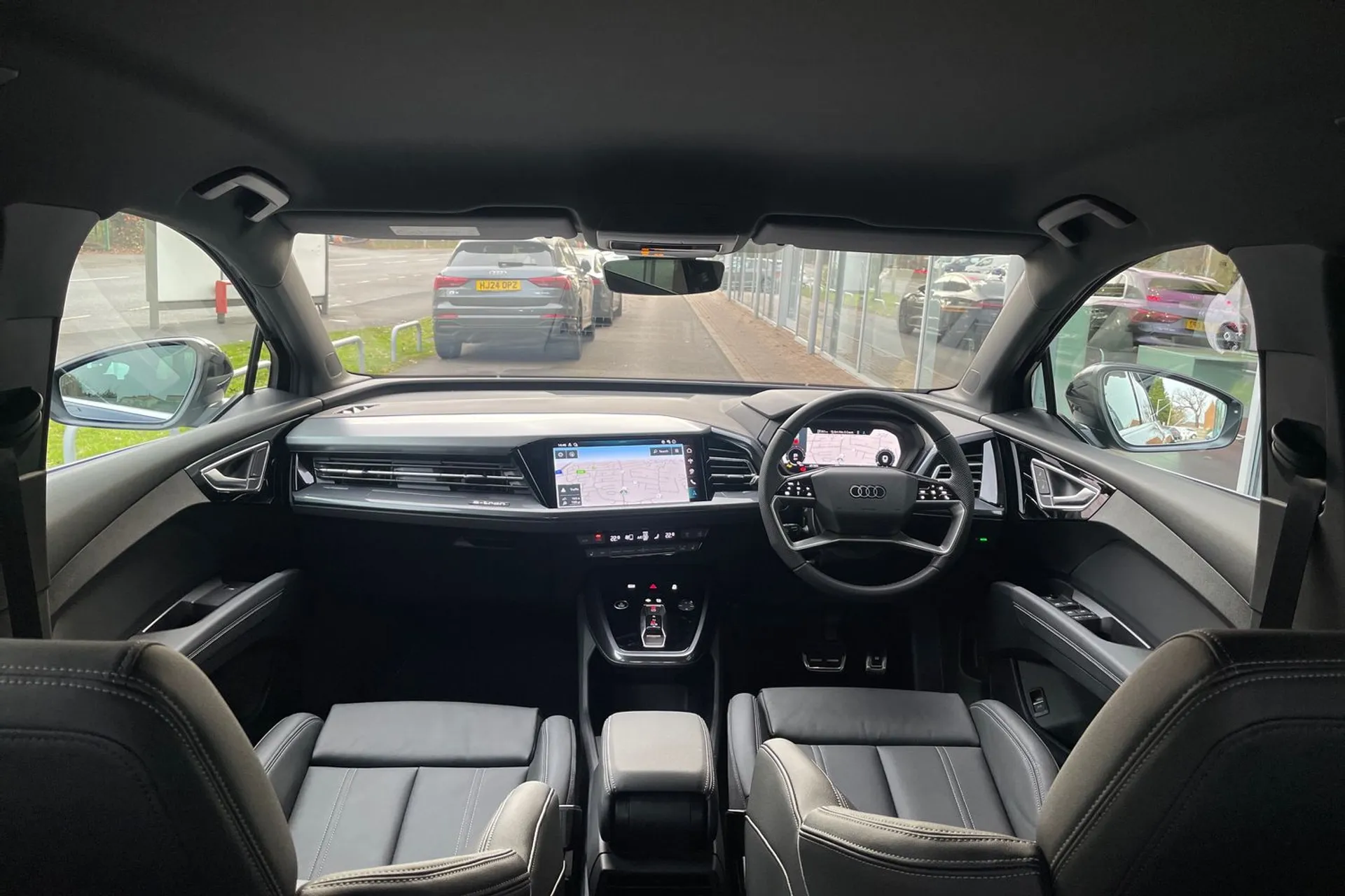 Audi Q4 thumbnail image number 5