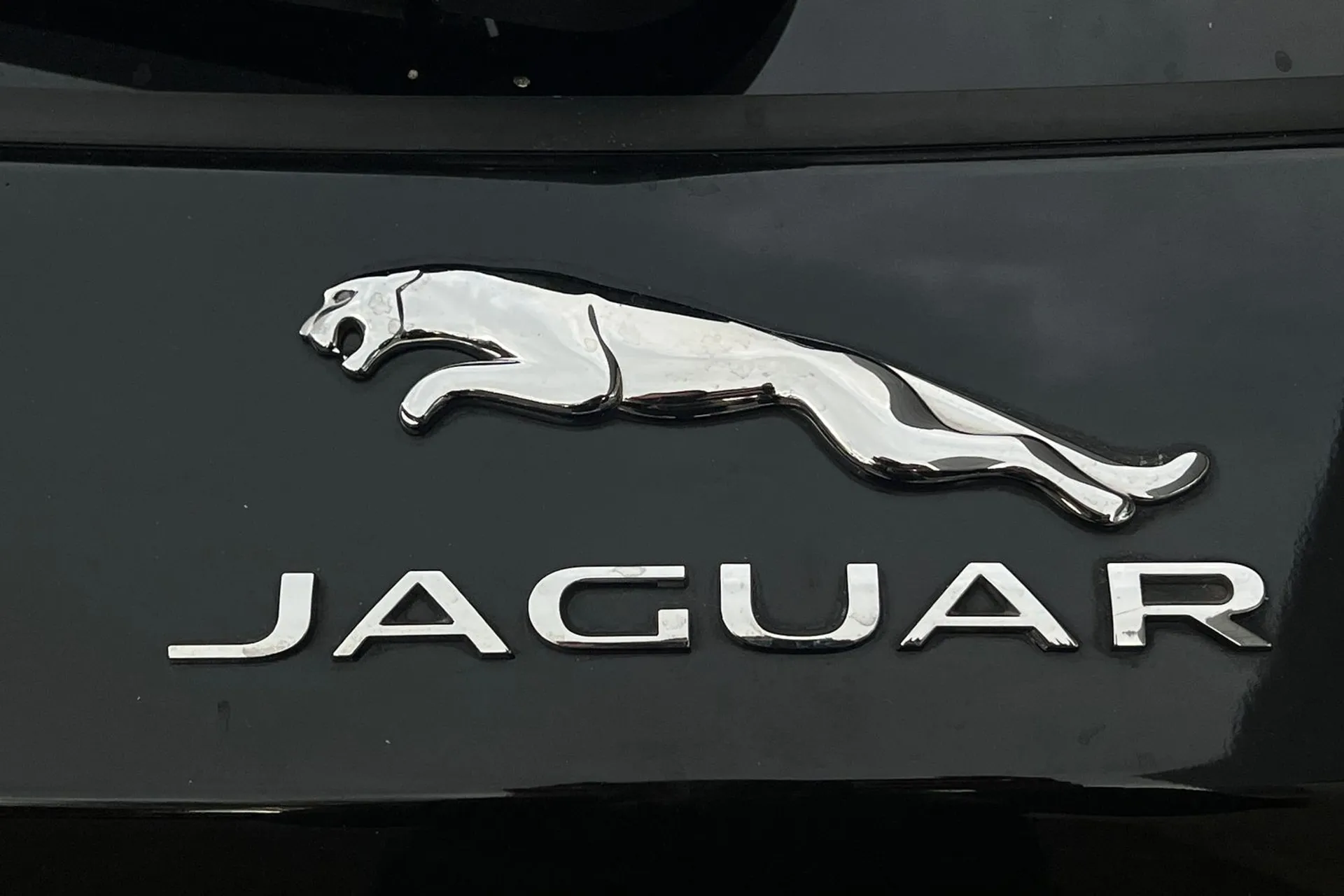 Jaguar F-PACE thumbnail image number 51