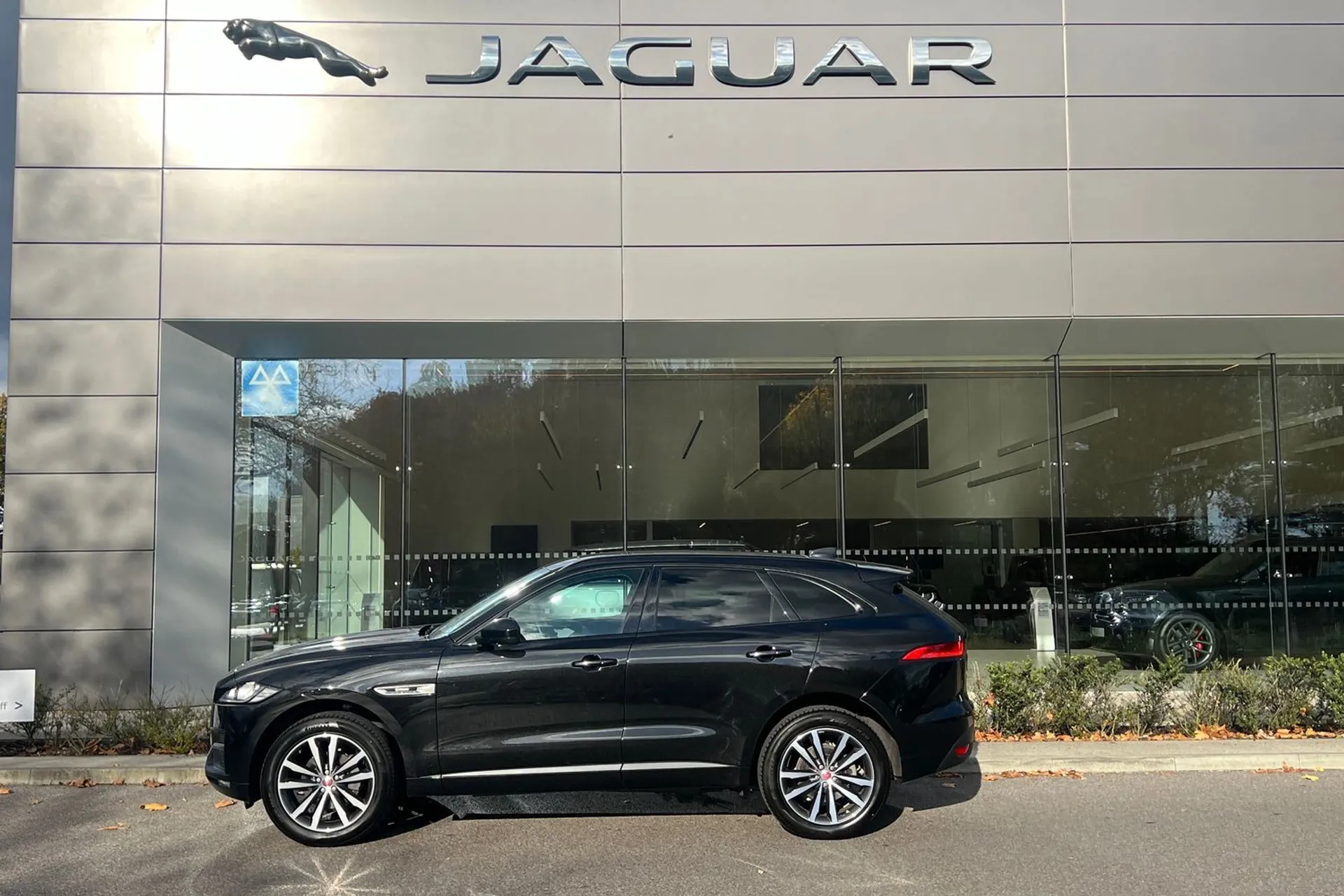 Jaguar F-PACE thumbnail image number 7