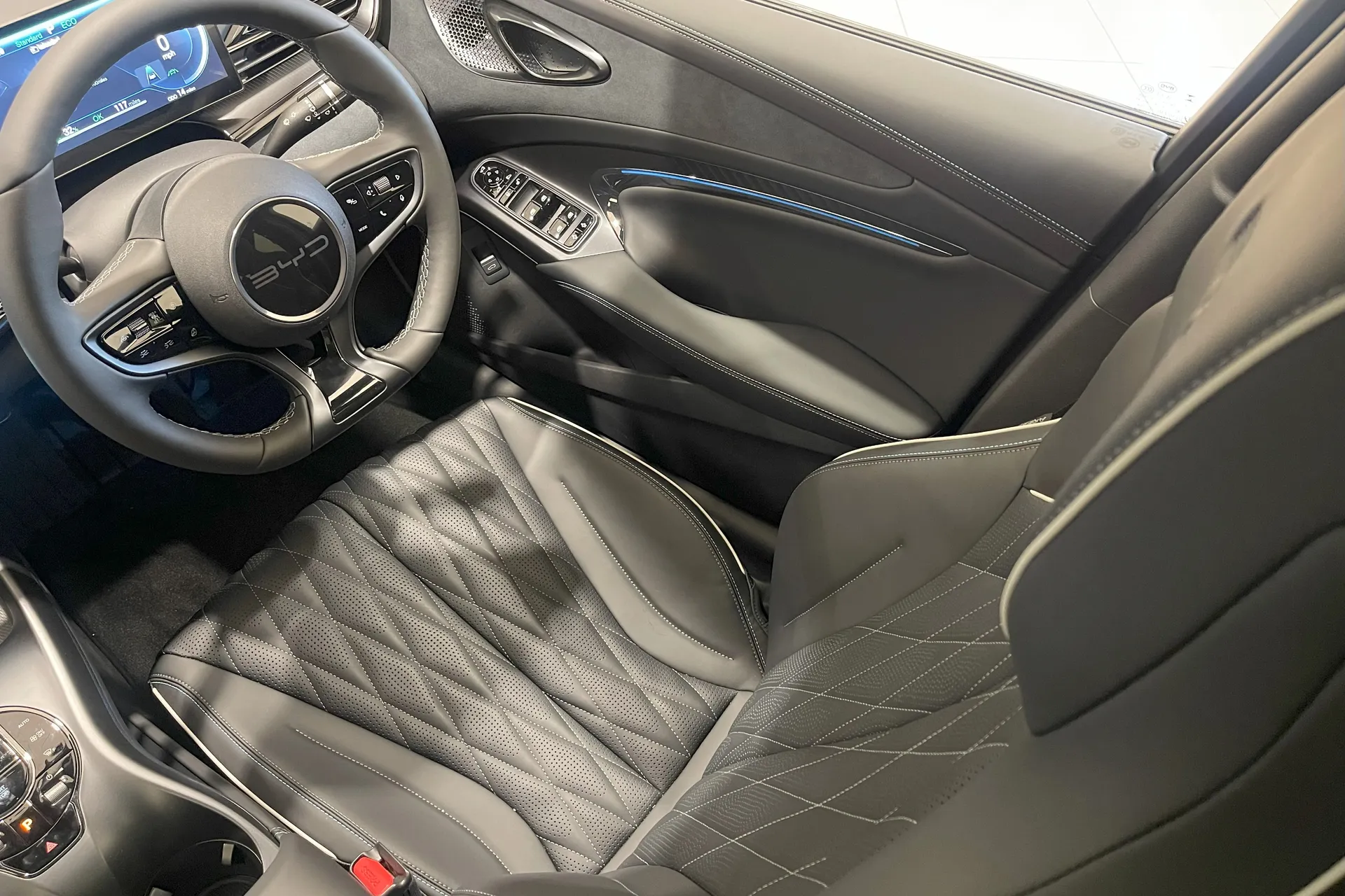 BYD SEAL thumbnail image number 19