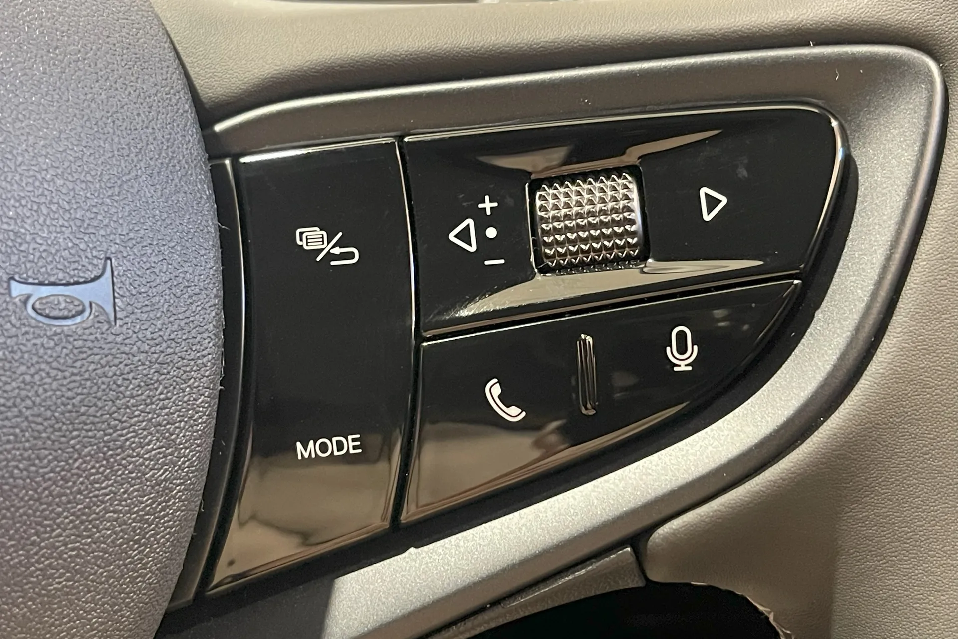 BYD SEAL thumbnail image number 16