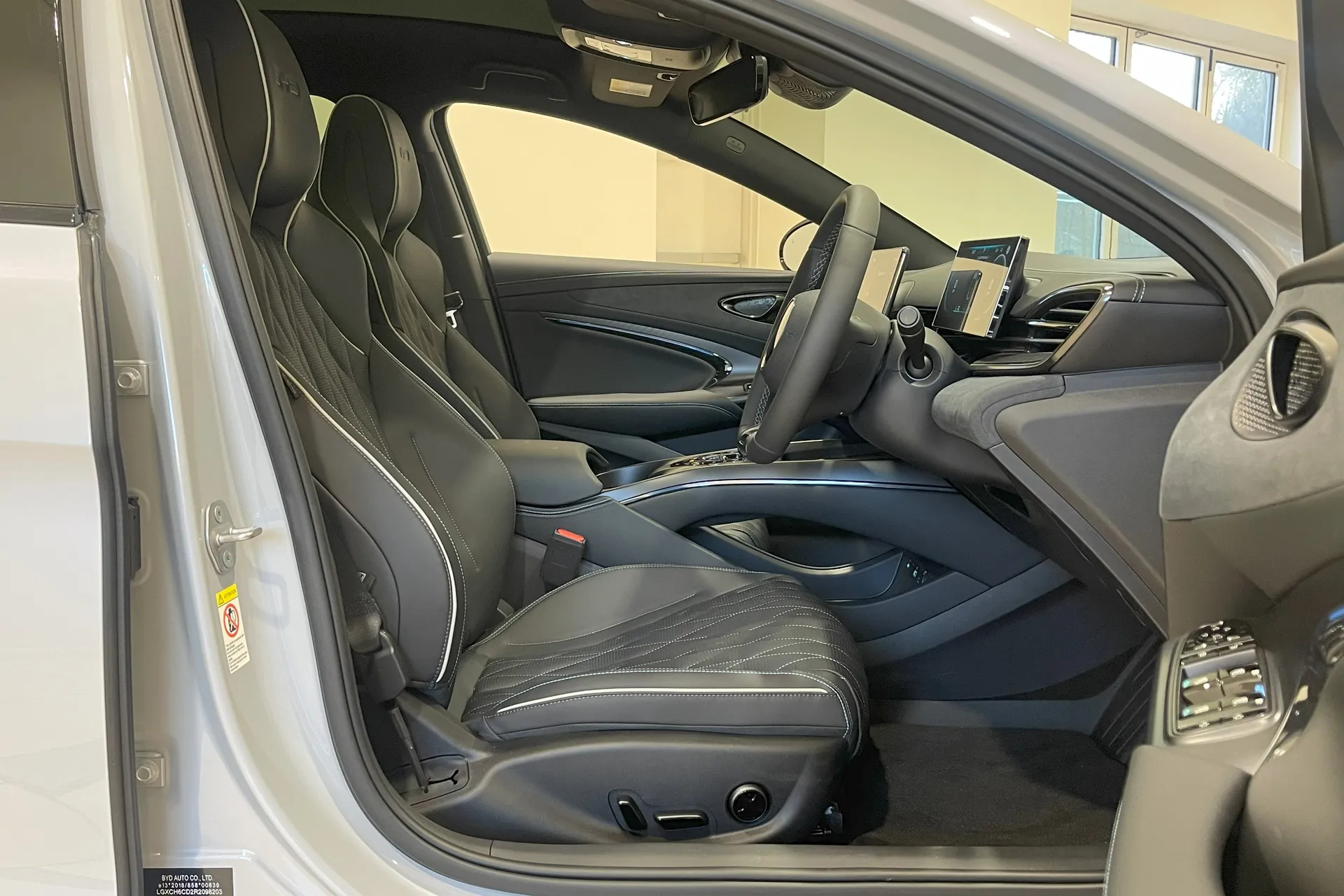 BYD SEAL thumbnail image number 11