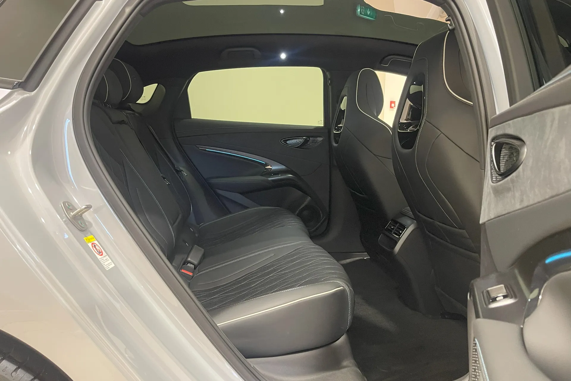 BYD SEAL thumbnail image number 8