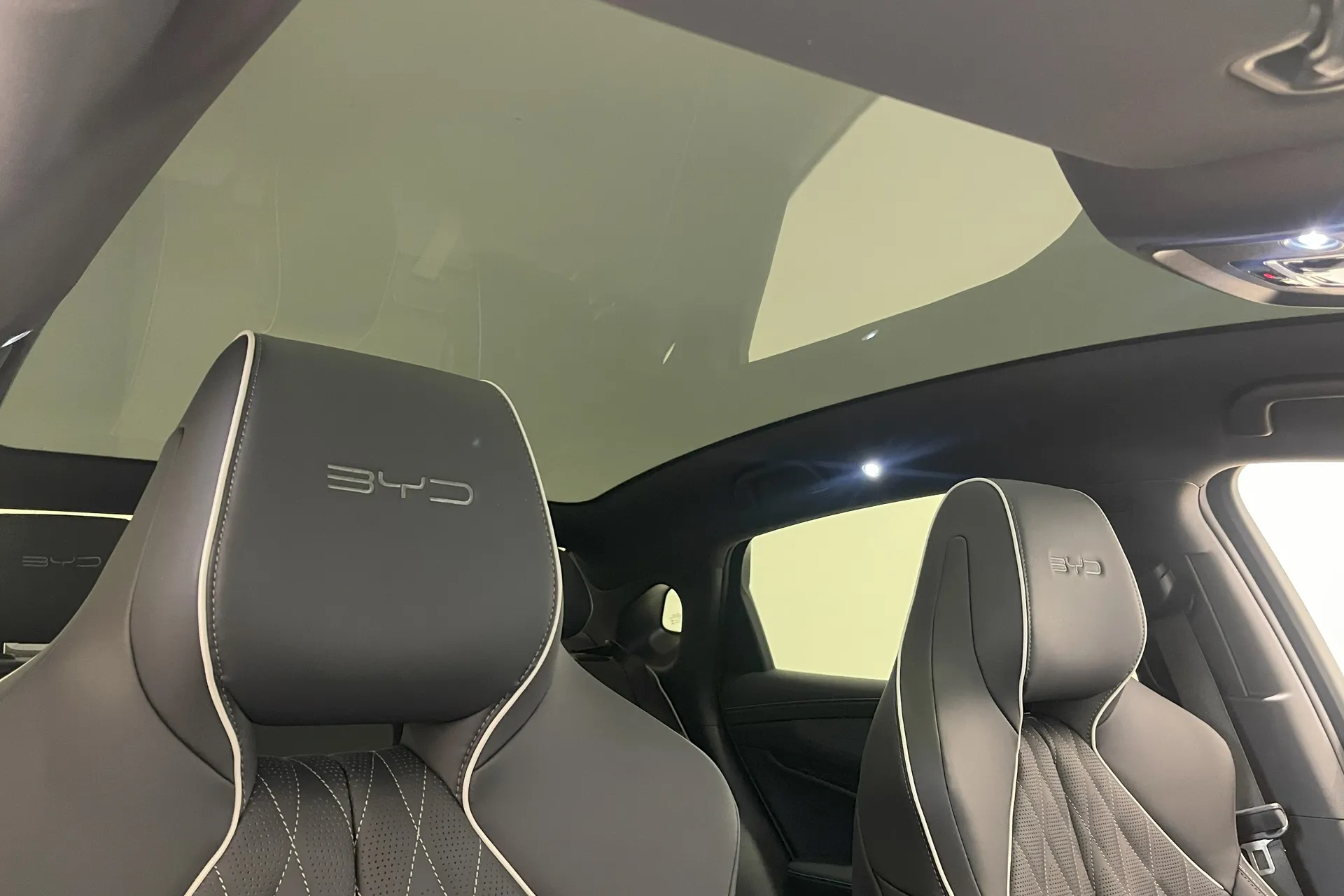 BYD SEAL thumbnail image number 10