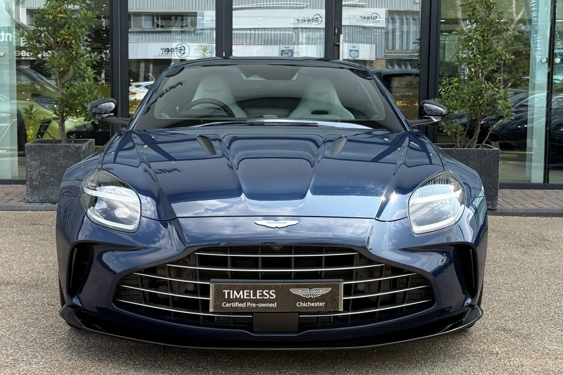 Aston Martin Vantage thumbnail image number 52