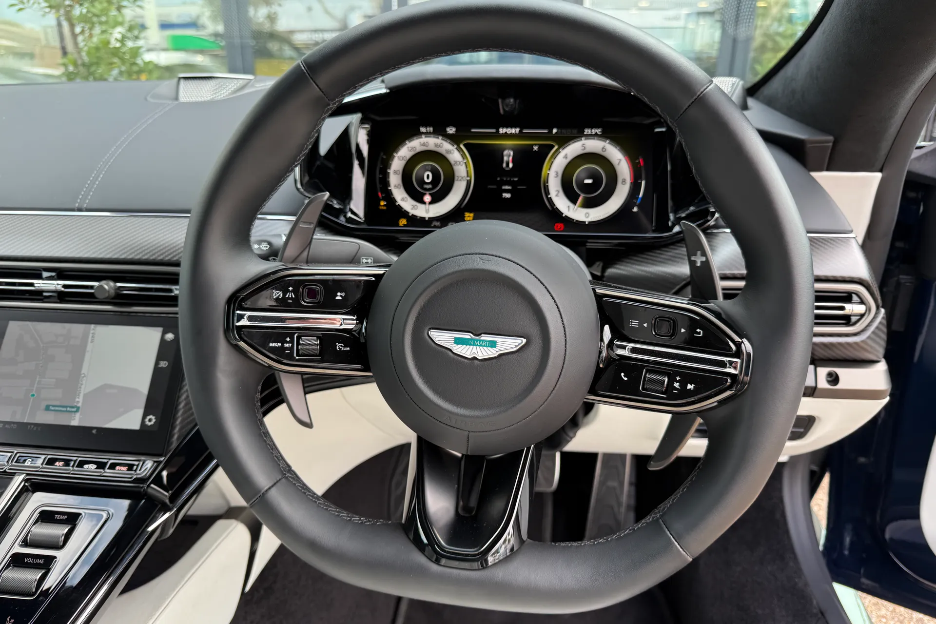 Aston Martin Vantage thumbnail image number 29