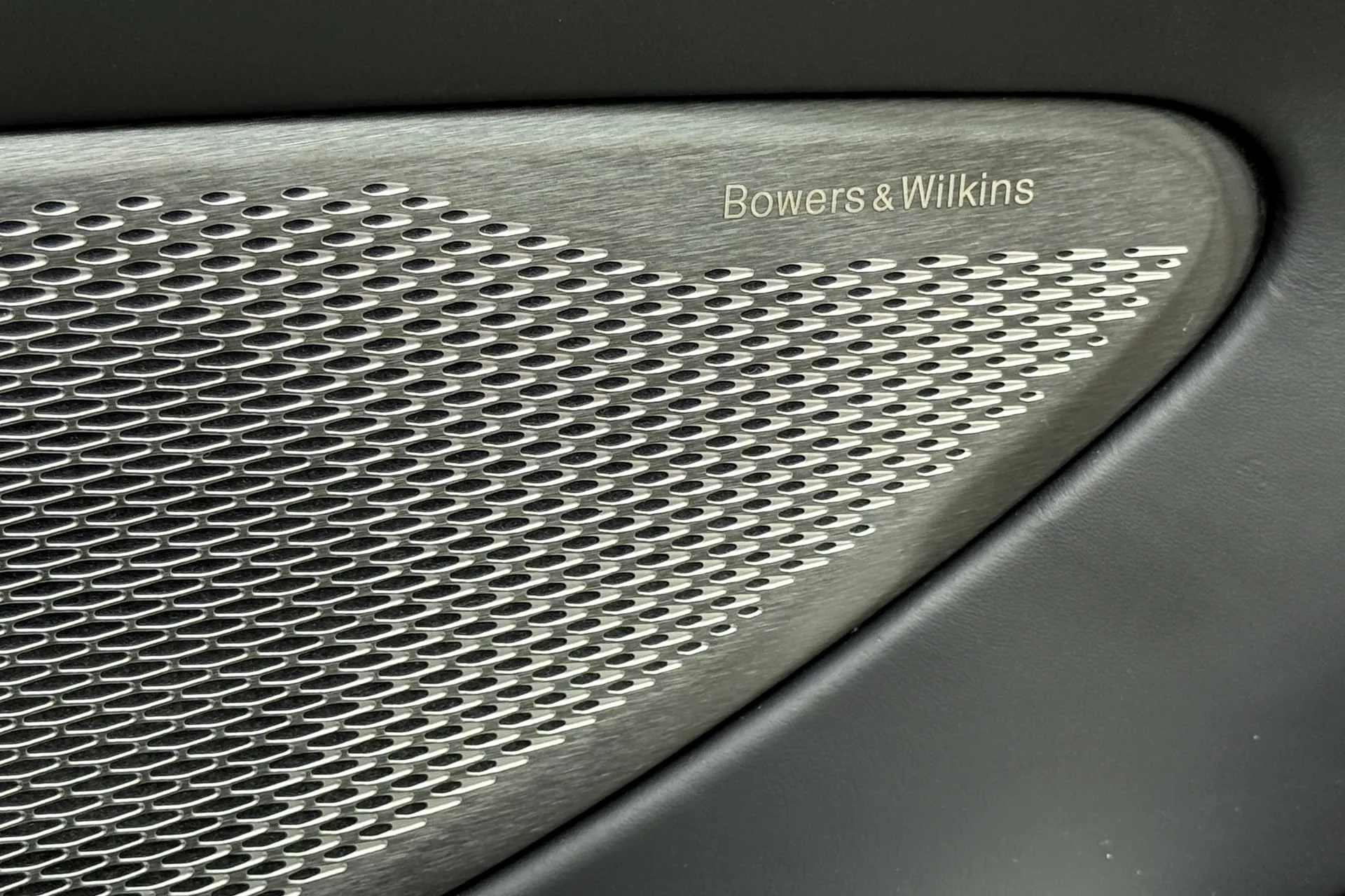 Aston Martin Vantage thumbnail image number 5