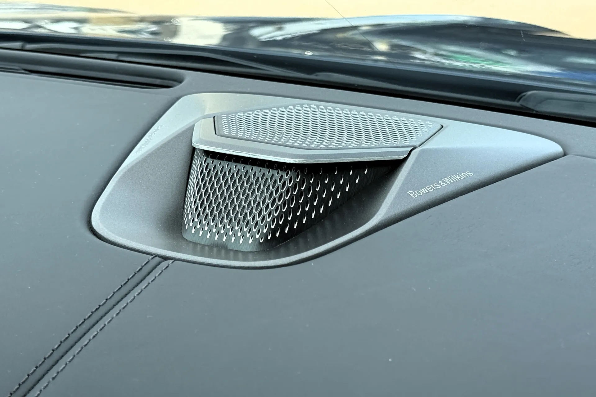 Aston Martin Vantage thumbnail image number 6