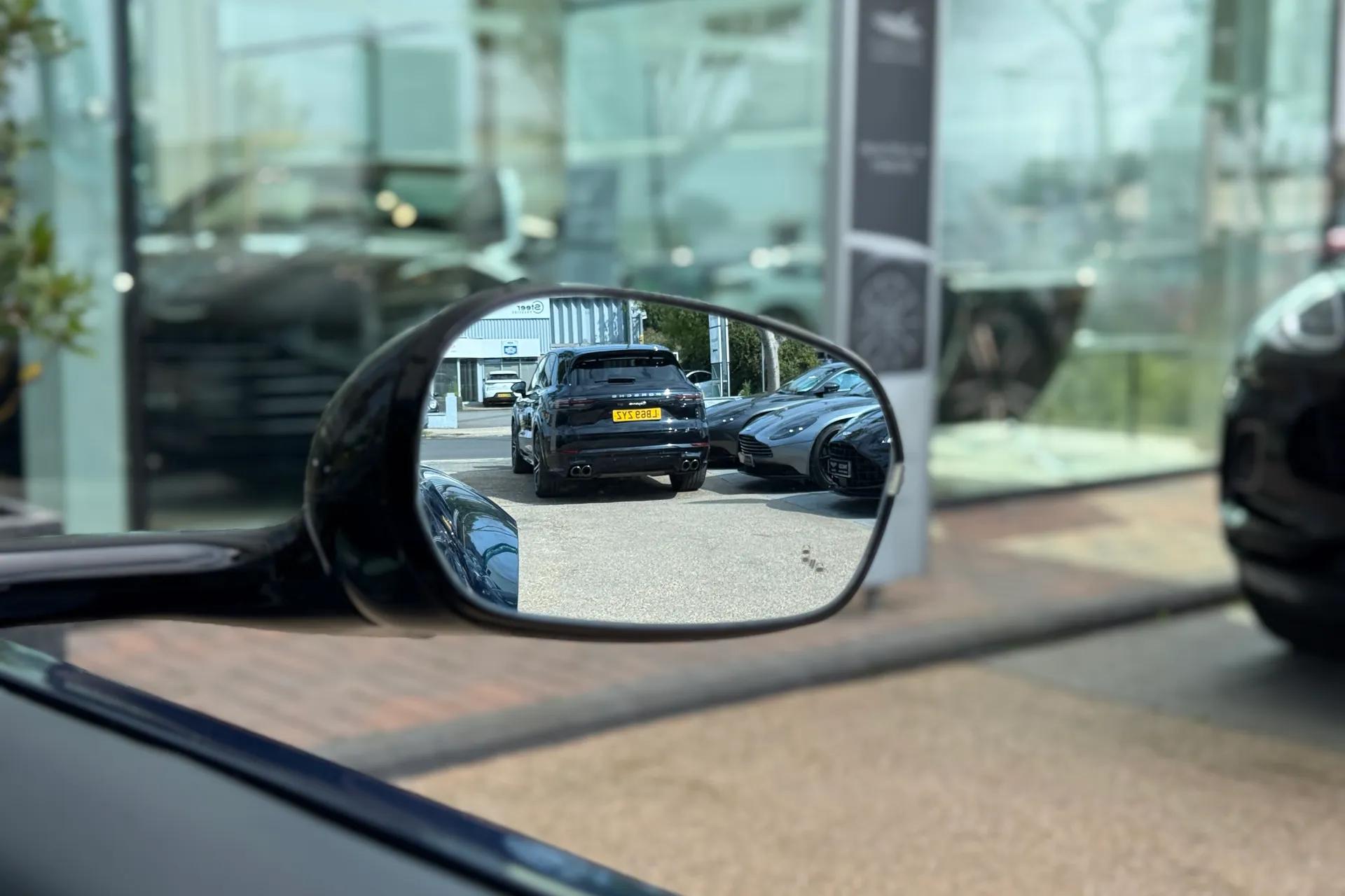 Aston Martin Vantage thumbnail image number 51