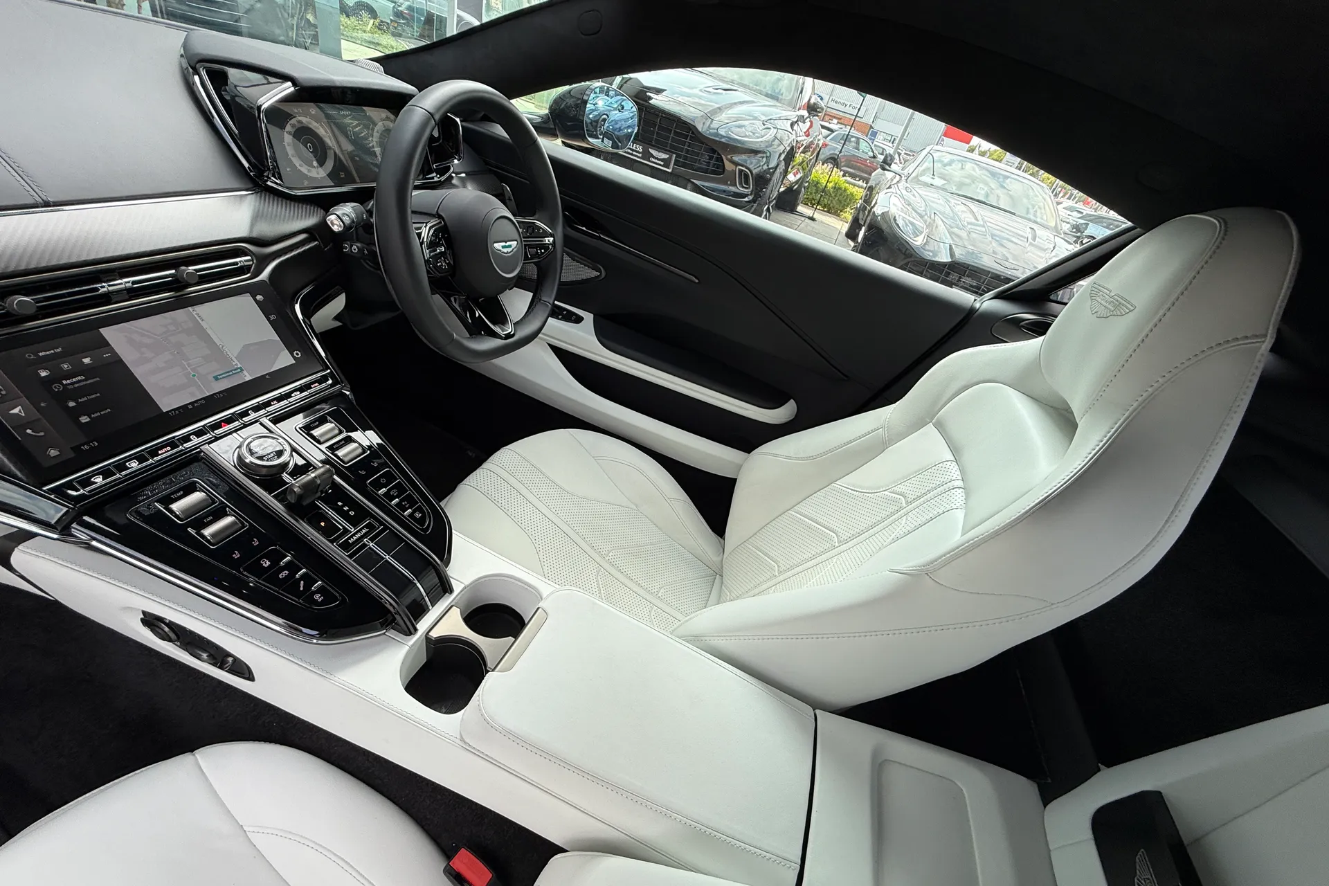 Aston Martin Vantage thumbnail image number 33