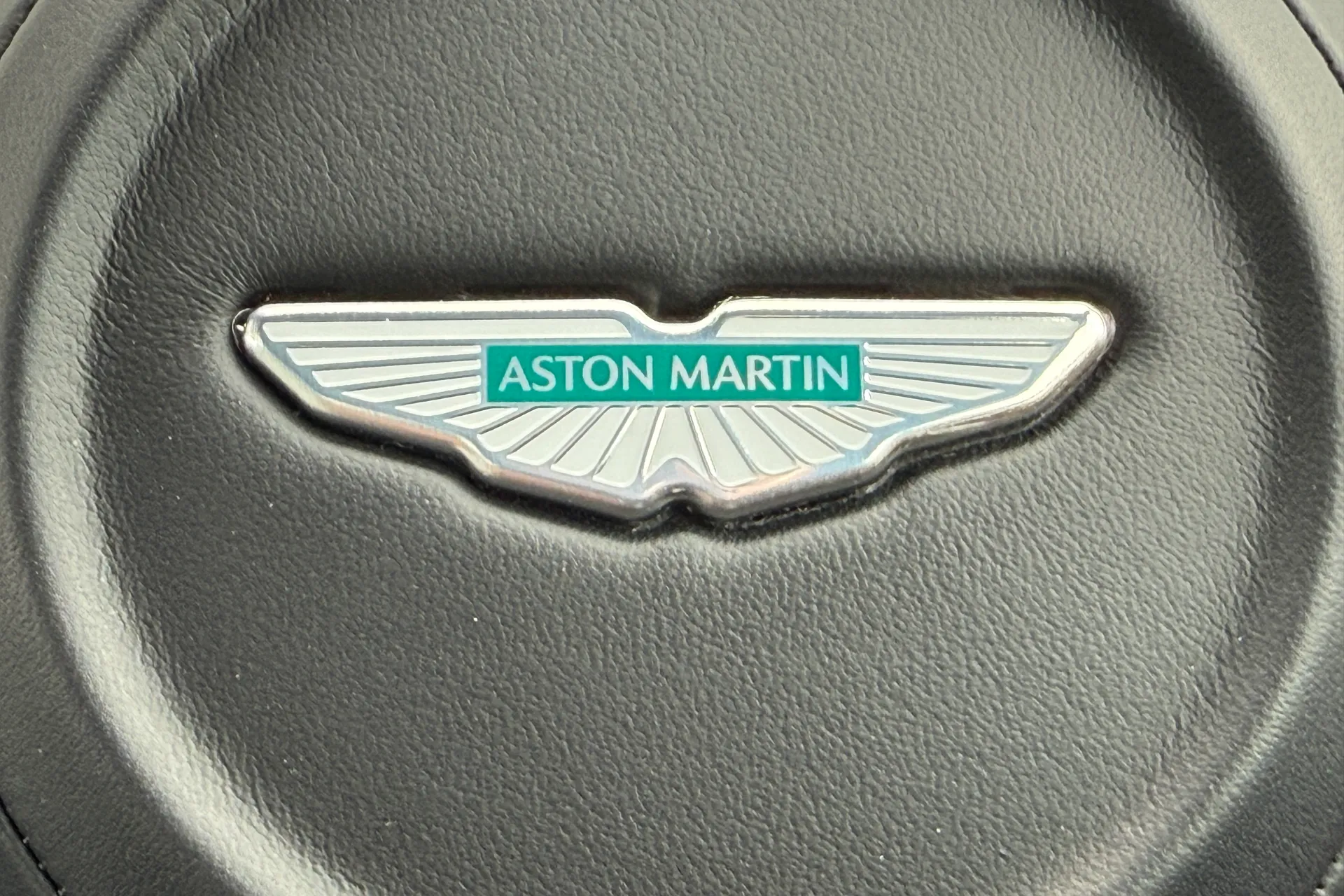 Aston Martin Vantage thumbnail image number 50