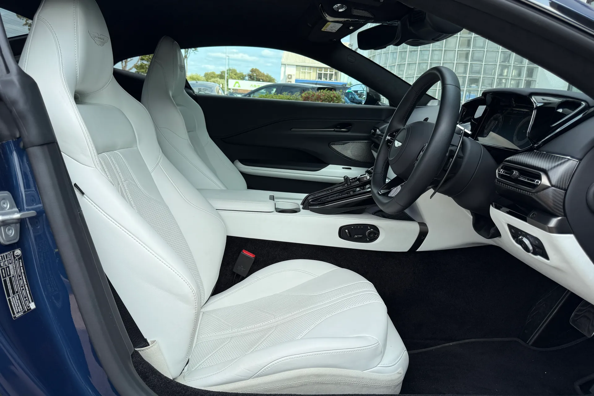 Aston Martin Vantage thumbnail image number 26