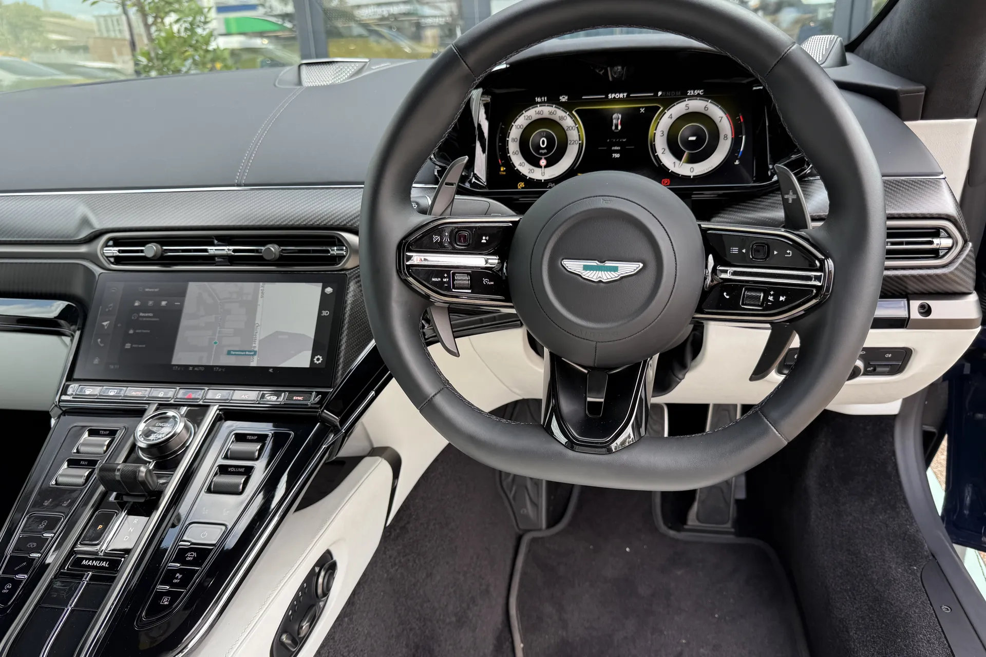 Aston Martin Vantage thumbnail image number 28